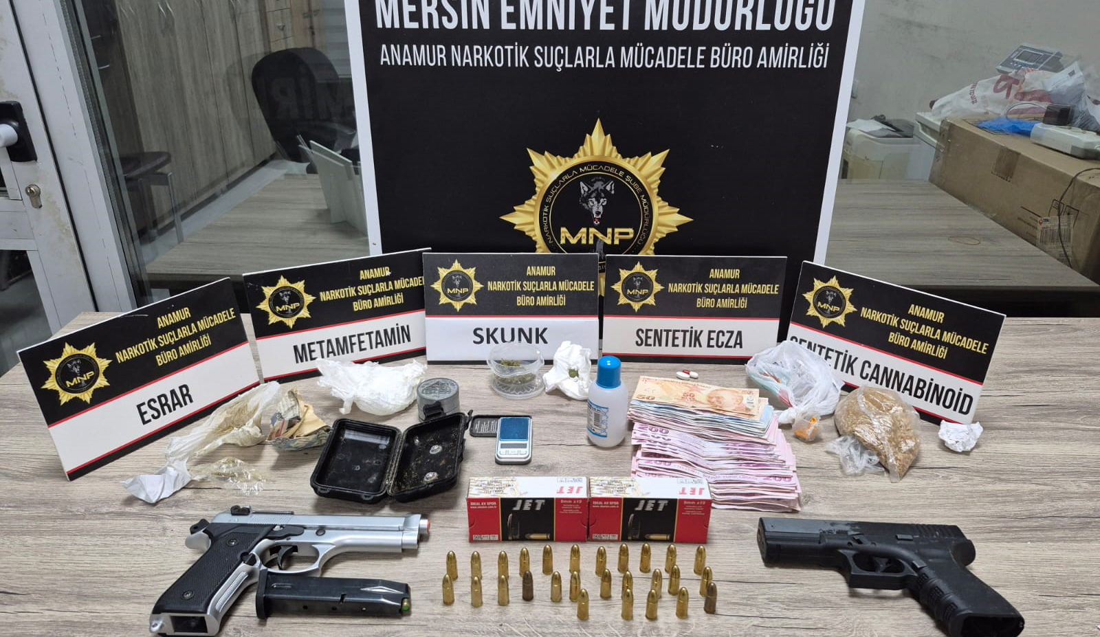 Uyuşturucu taciri 2 şüpheli tutuklandı