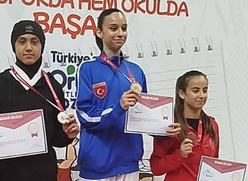 Aykurt: Meryem İle Gurur Duyuyoruz