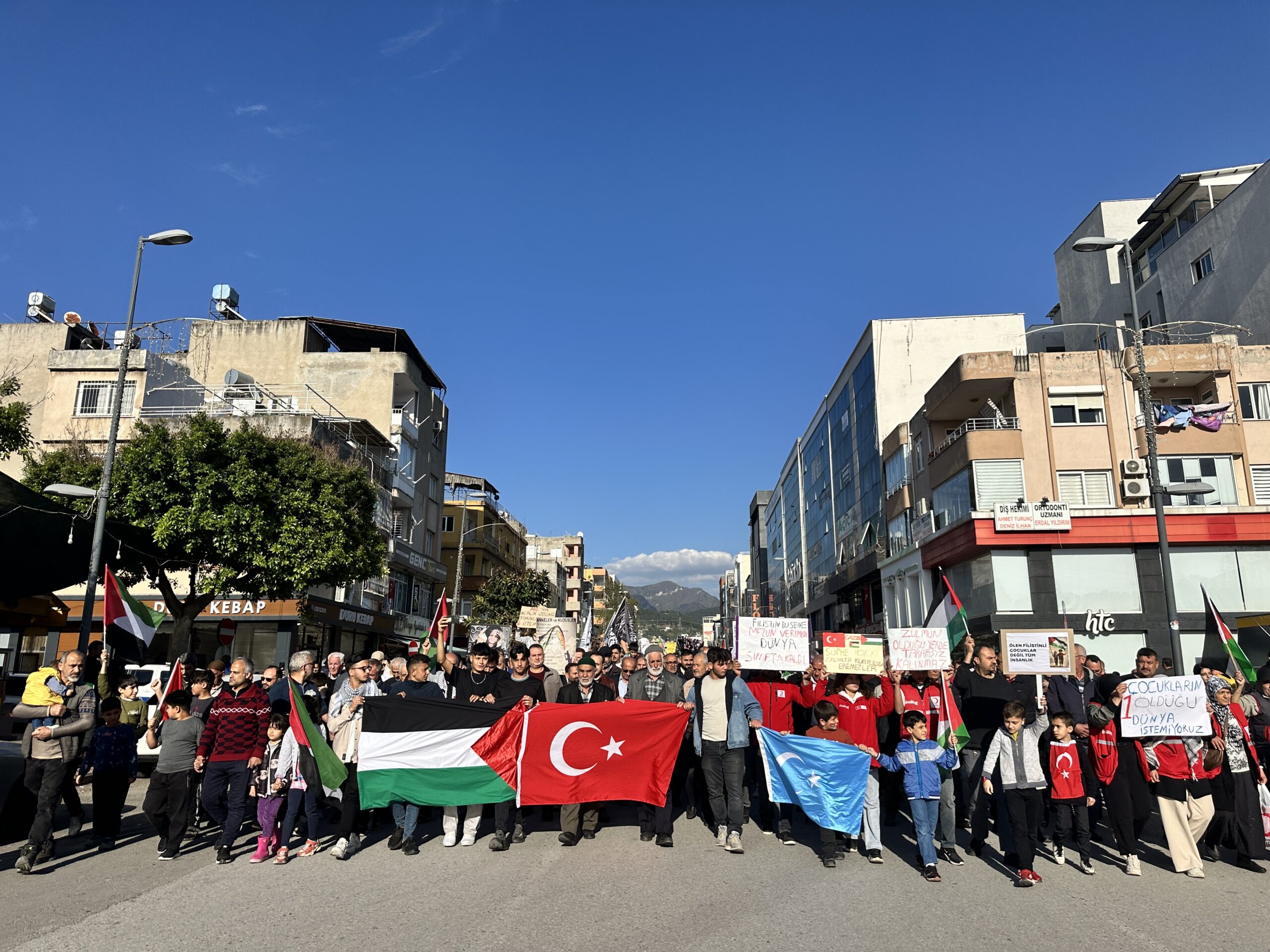 İsrail’in Gazze’ye saldırıları Hatay’da protesto edildi