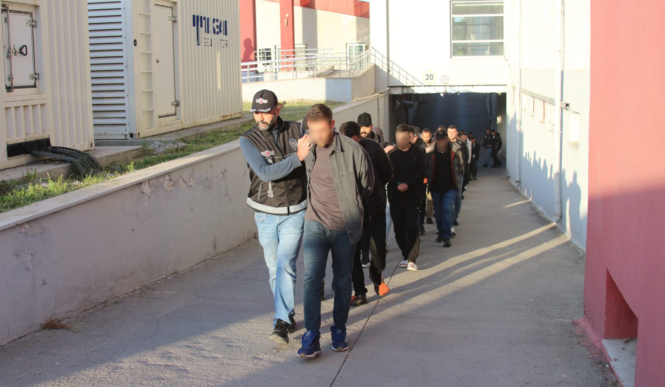 Adana merkezli 4 ilde suç örgütüne yönelik operasyonda 57 tutuklama