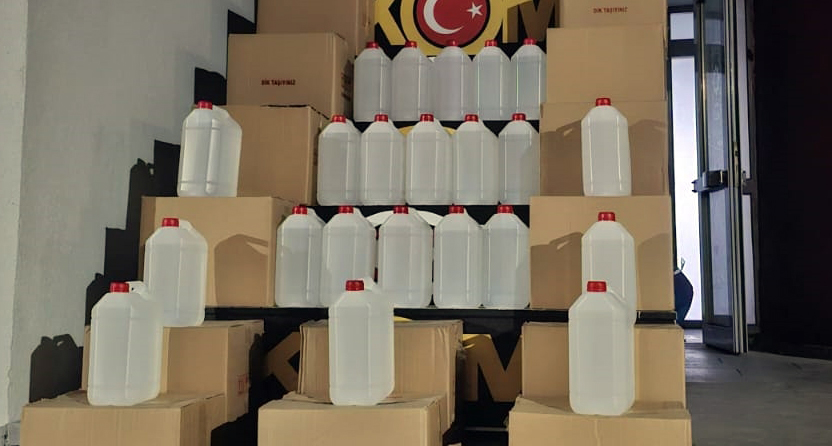 Adana’da 980 litre sahte içki ele geçirildi