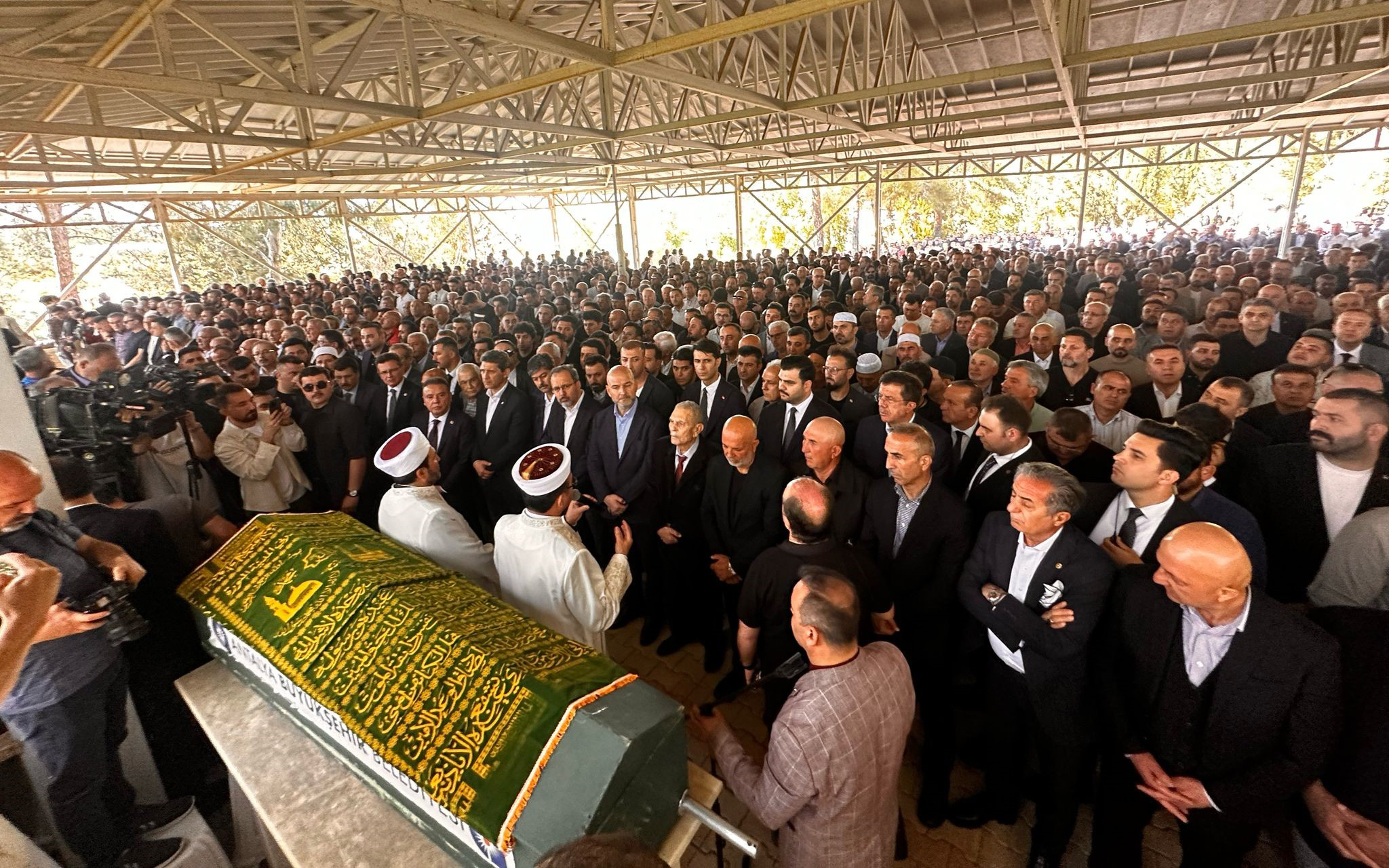 Ak Parti Antalya Milletvekili Mevlüt Çavuşoğlu’nun babası toprağa verildi