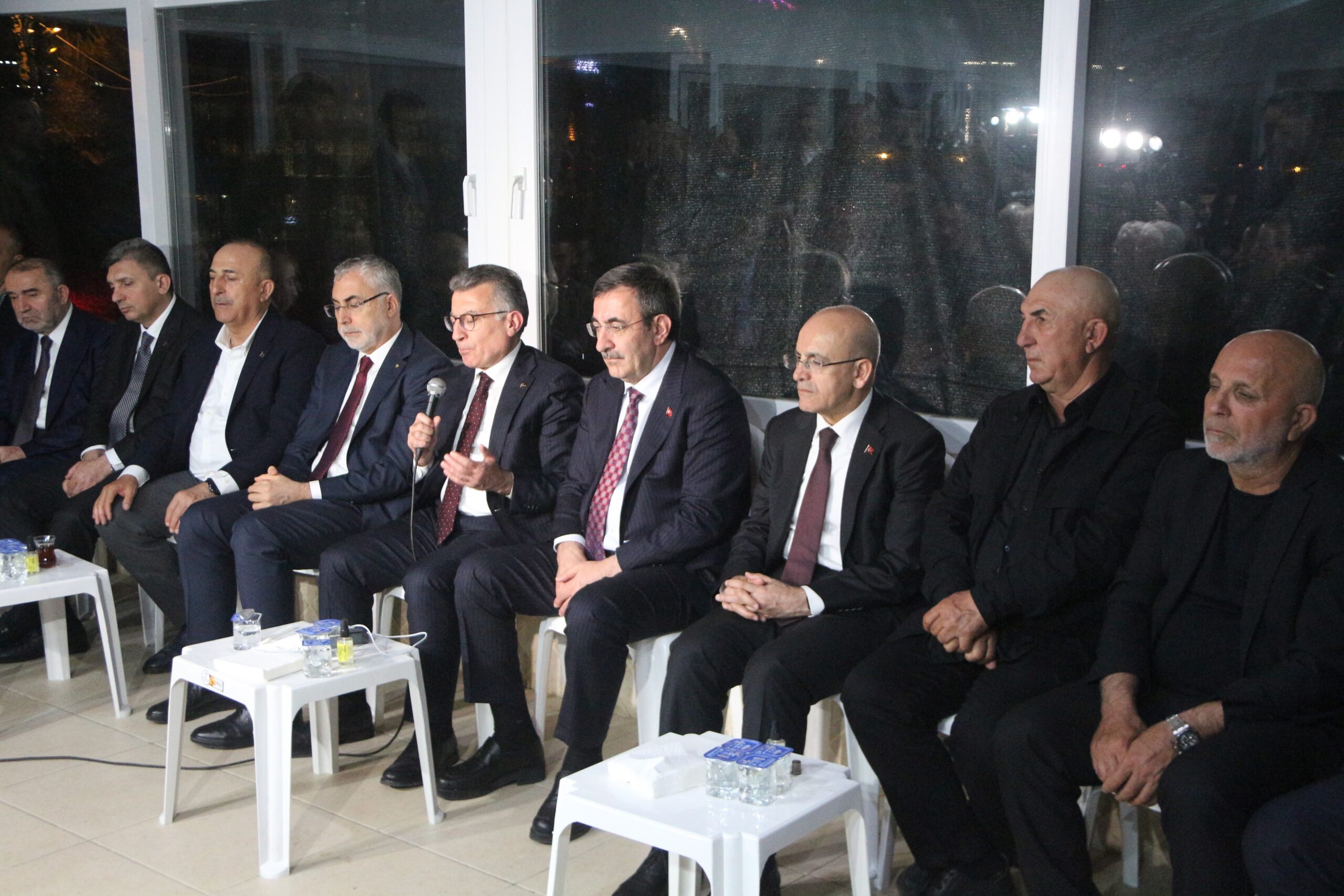 Cumhurbaşkanı Yardımcısı Yılmaz’dan Mevlüt Çavuşoğlu’na taziye ziyareti
