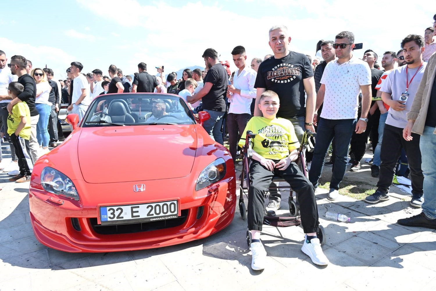 DMD kas hastası Görkem Efe’nin spor arabayla drift hayali gerçek oldu