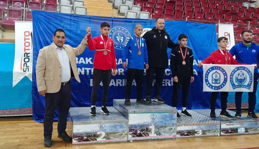 Güreşçiler başarıya ulaştı