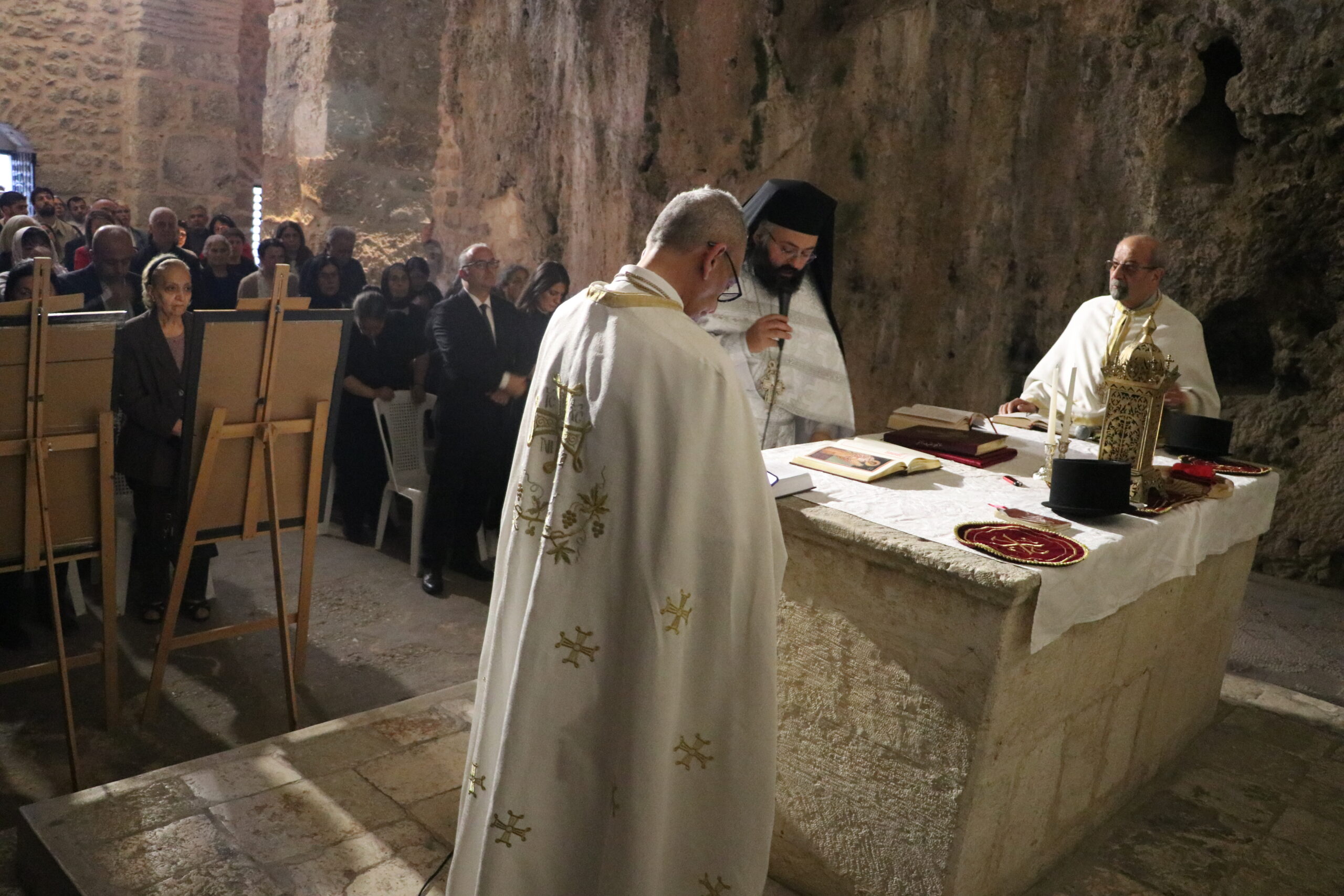 Hatay’da St. Pierre Kilisesi’nde Paskalya ayini düzenlendi