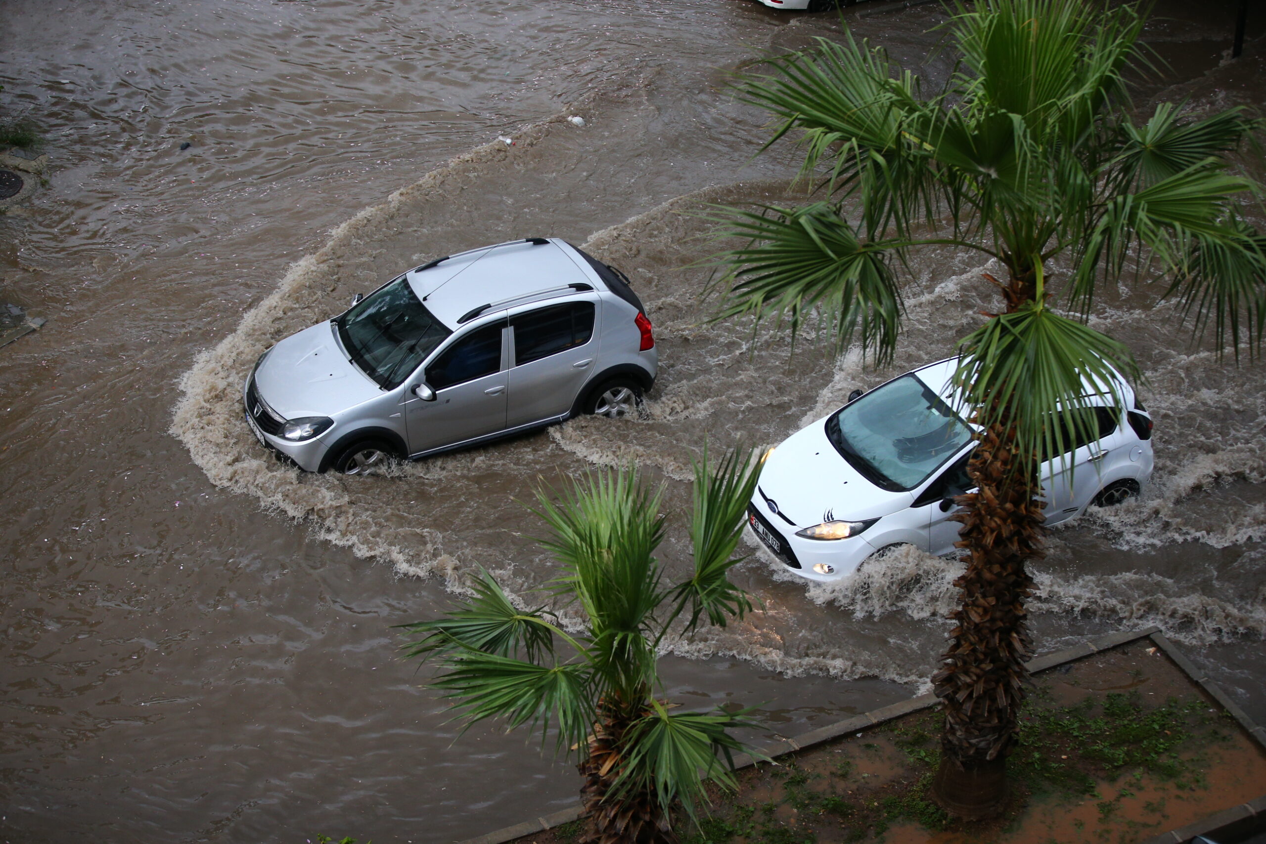 Mersin’de sağanak etkili oldu