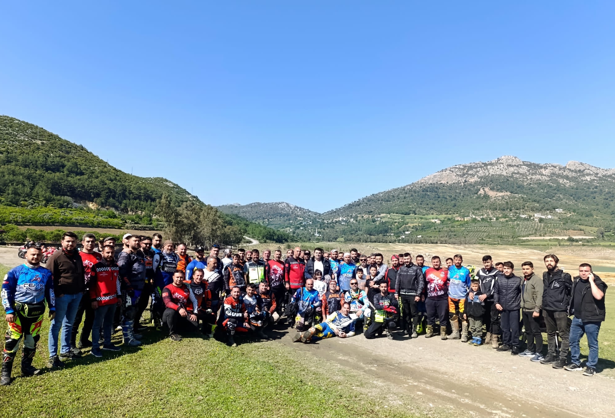 Motokros tutkunları Adana’da buluştu
