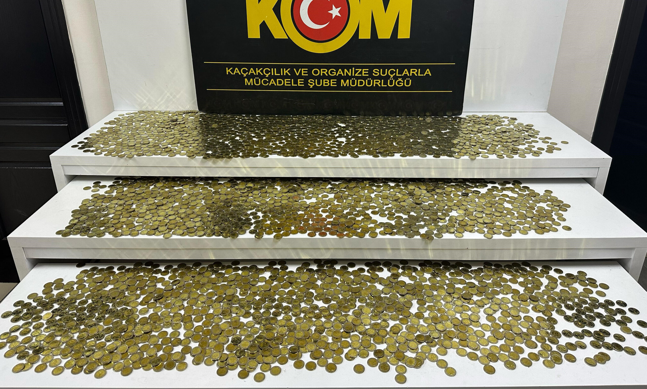 Piyasa değeri 430 bin TL: Sahte 5 bin adet madeni 2 euro ele geçirildi