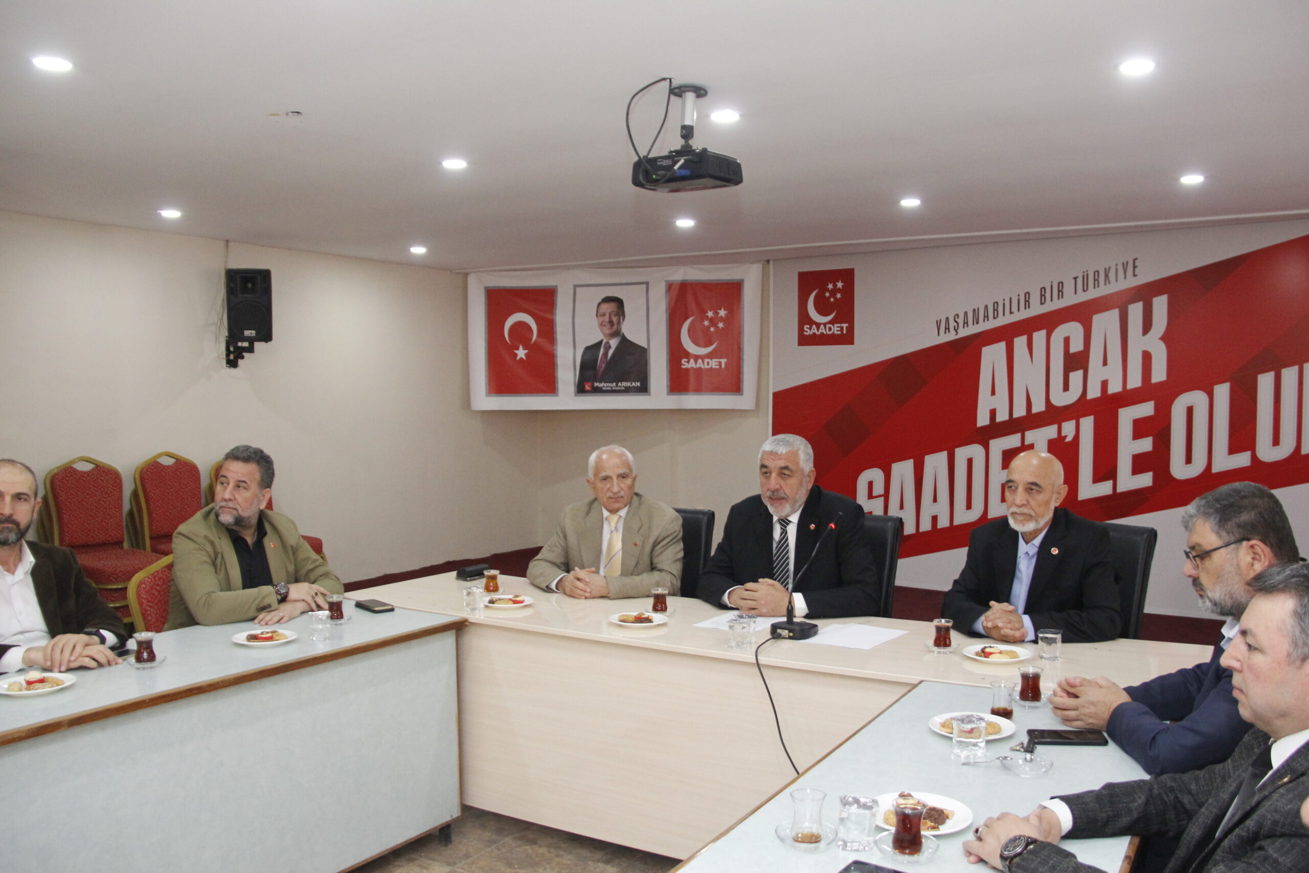 Saadet Partisi Adana İl Başkanı Keyhıdır basın mensuplarıyla bir araya geldi