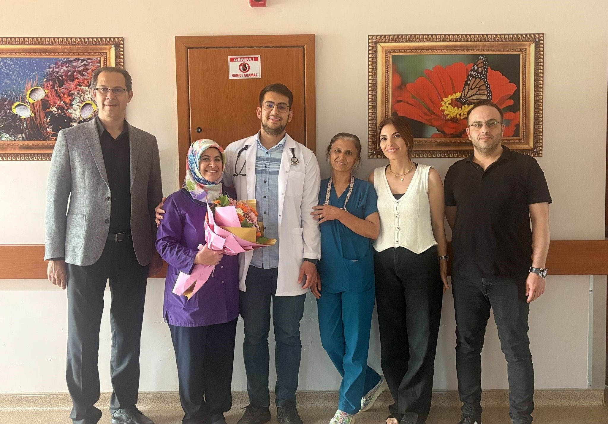 Doktor oğlundan hemşire anneye ‘Anneler Günü’ sürprizi