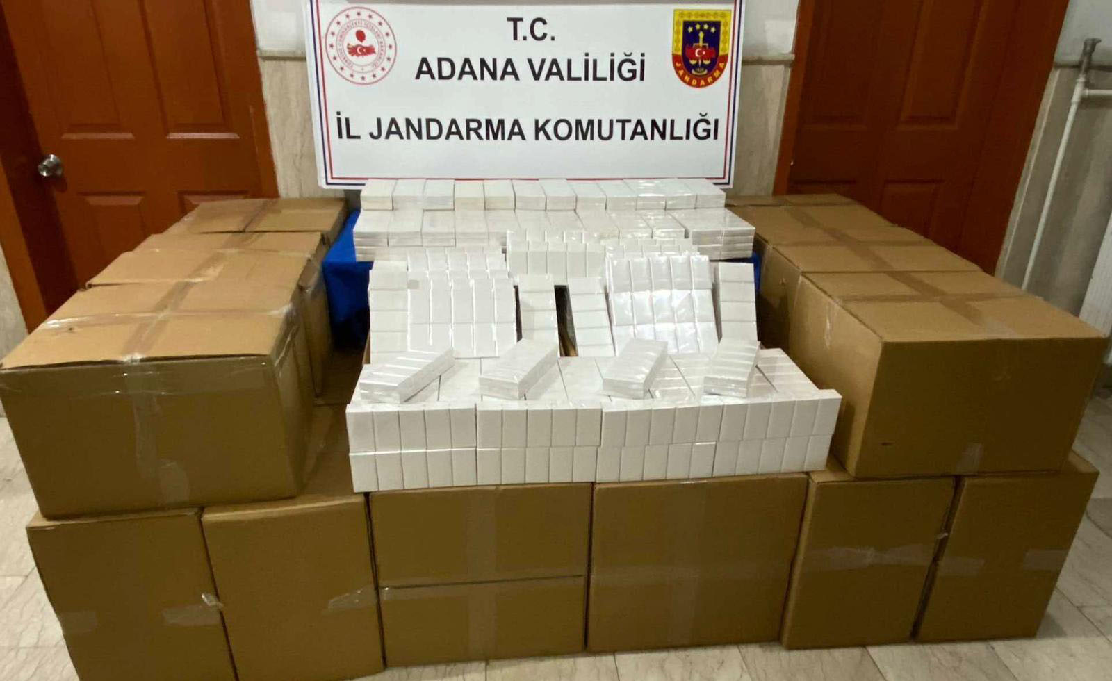 Adana’da 16 bin 100 paket makaron ele geçirildi