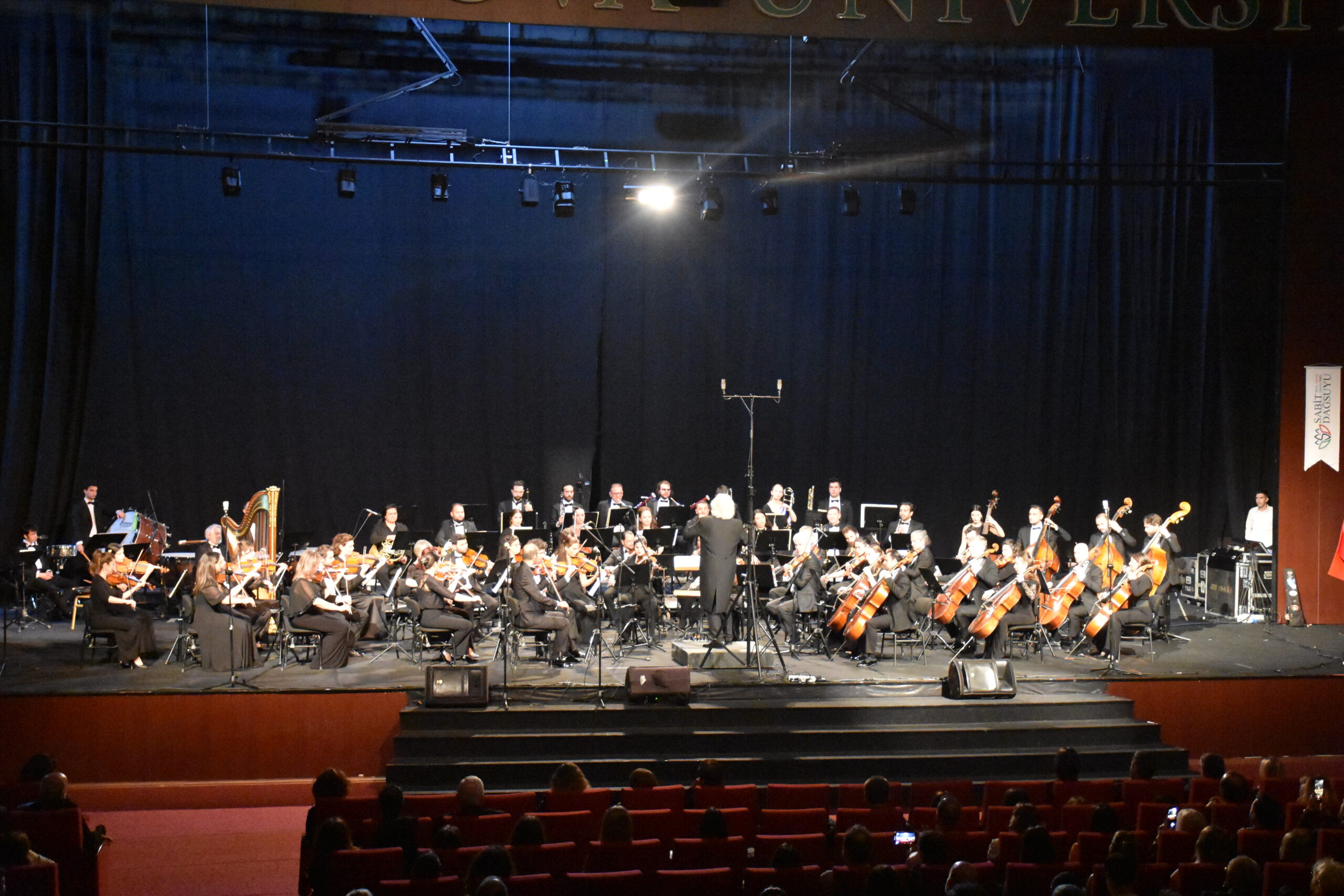 Adana’da “Beta Enerji Filarmoni Orkestrası” sanatseverlerle buluştu