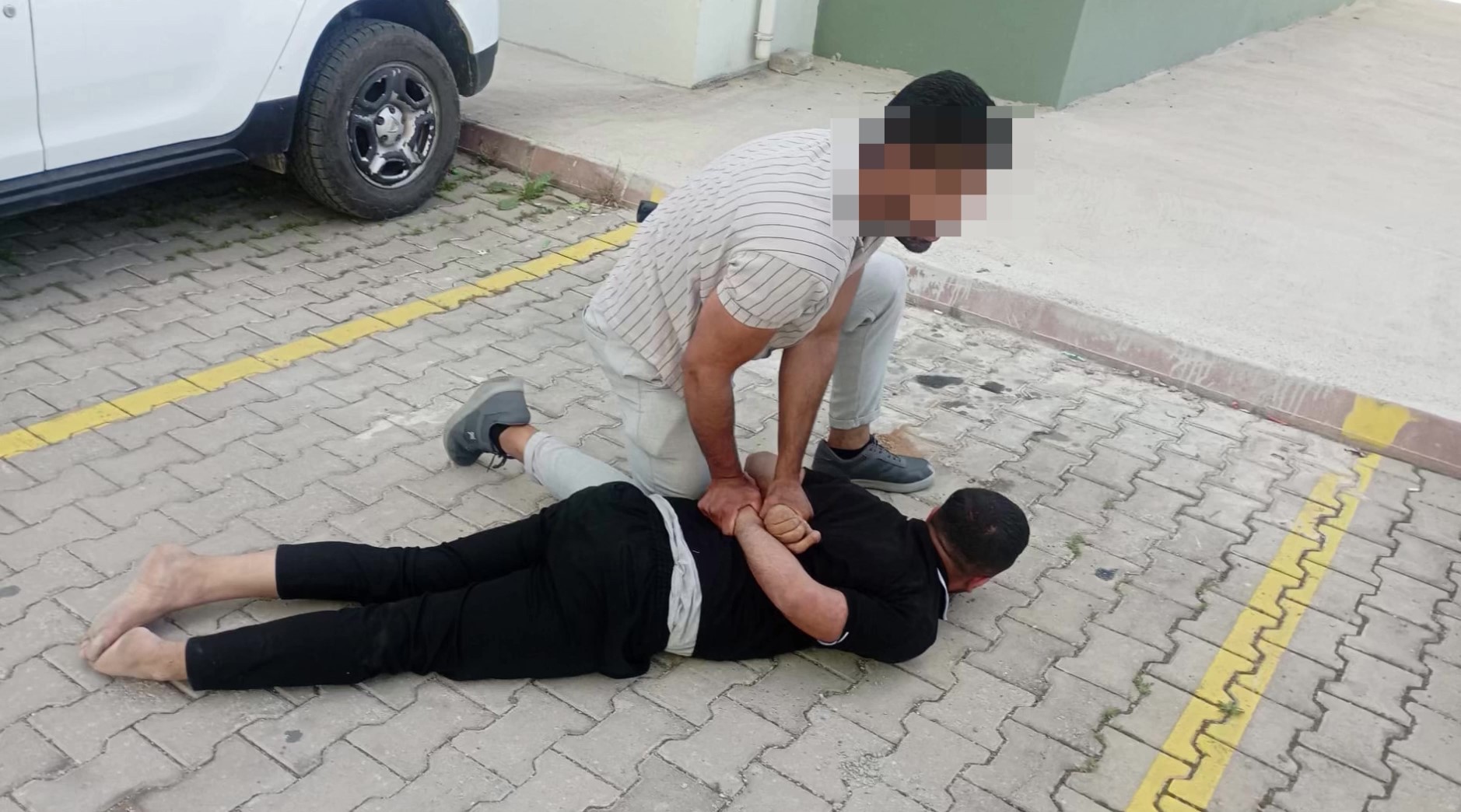 Adana’da kamyonette koltuk altına saklanmış uyuşturucu yakalandı