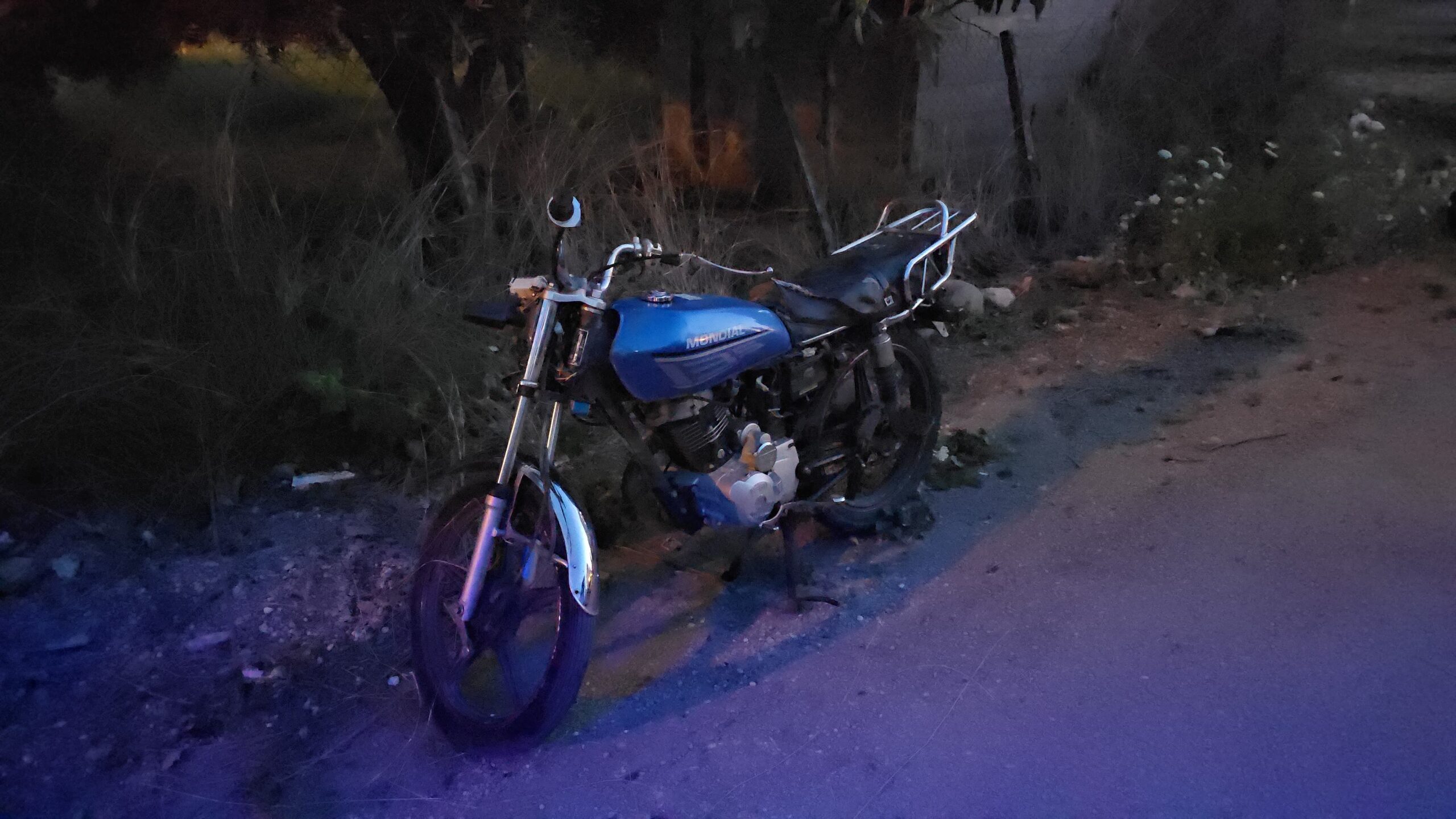 Adana’da polisin “dur” ihtarına uymayan motosikletteki 2 kişi kaza yaparak yaralandı
