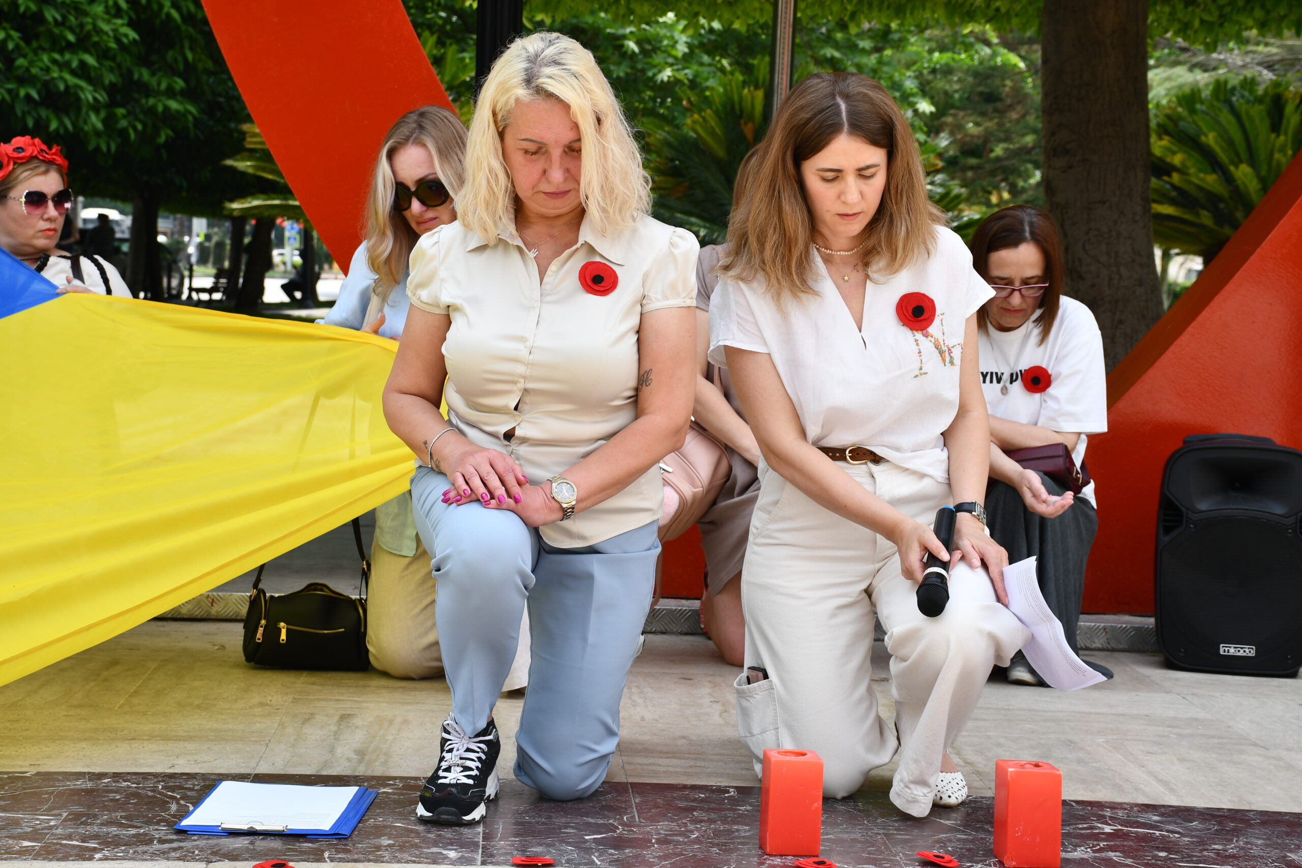 Adana’da yaşayan Ukraynalılar savaşlarda hayatını kaybedenleri andı