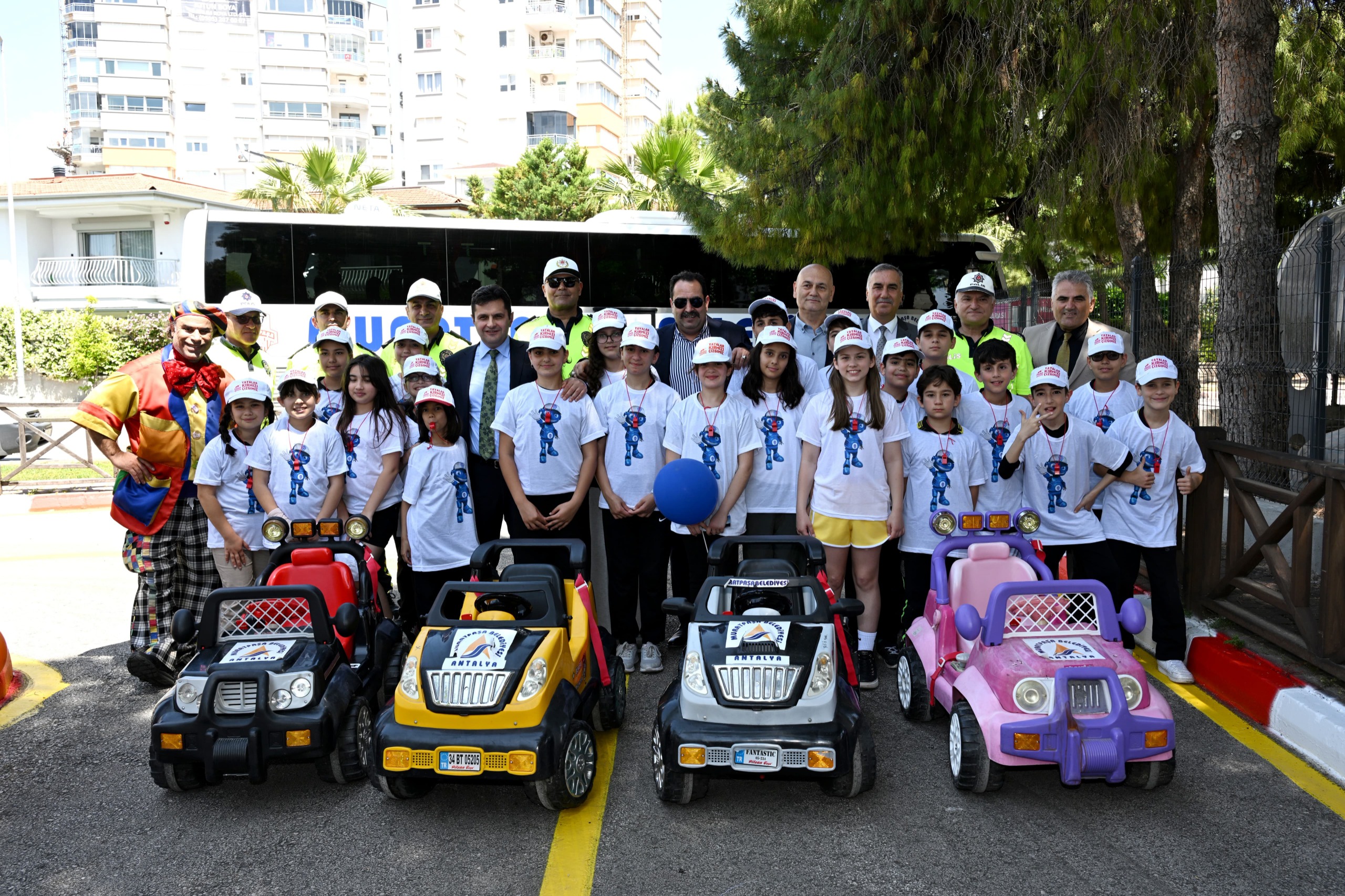 Antalya’da öğrencilere uygulamalı trafik eğitimi verildi