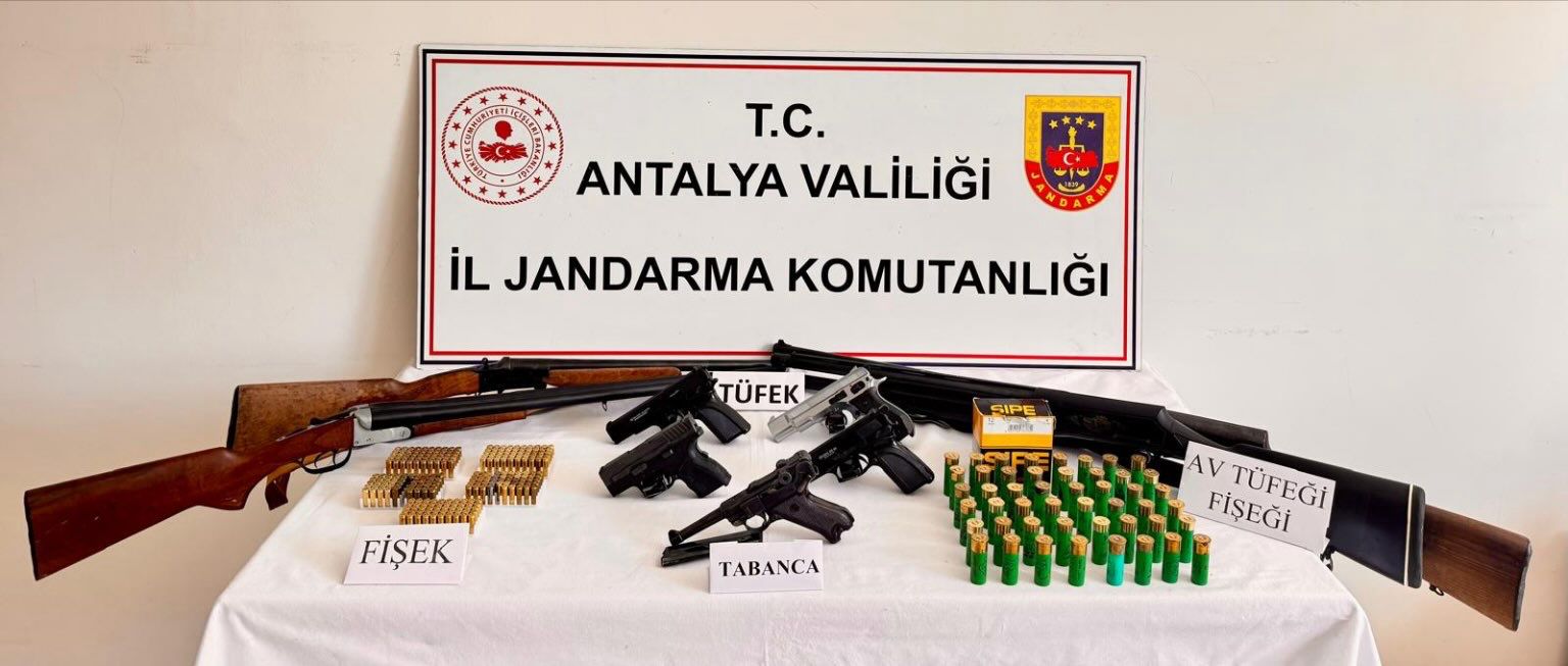 Antalya’da ruhsatsız silah operasyonunda 6 kişi yakalandı