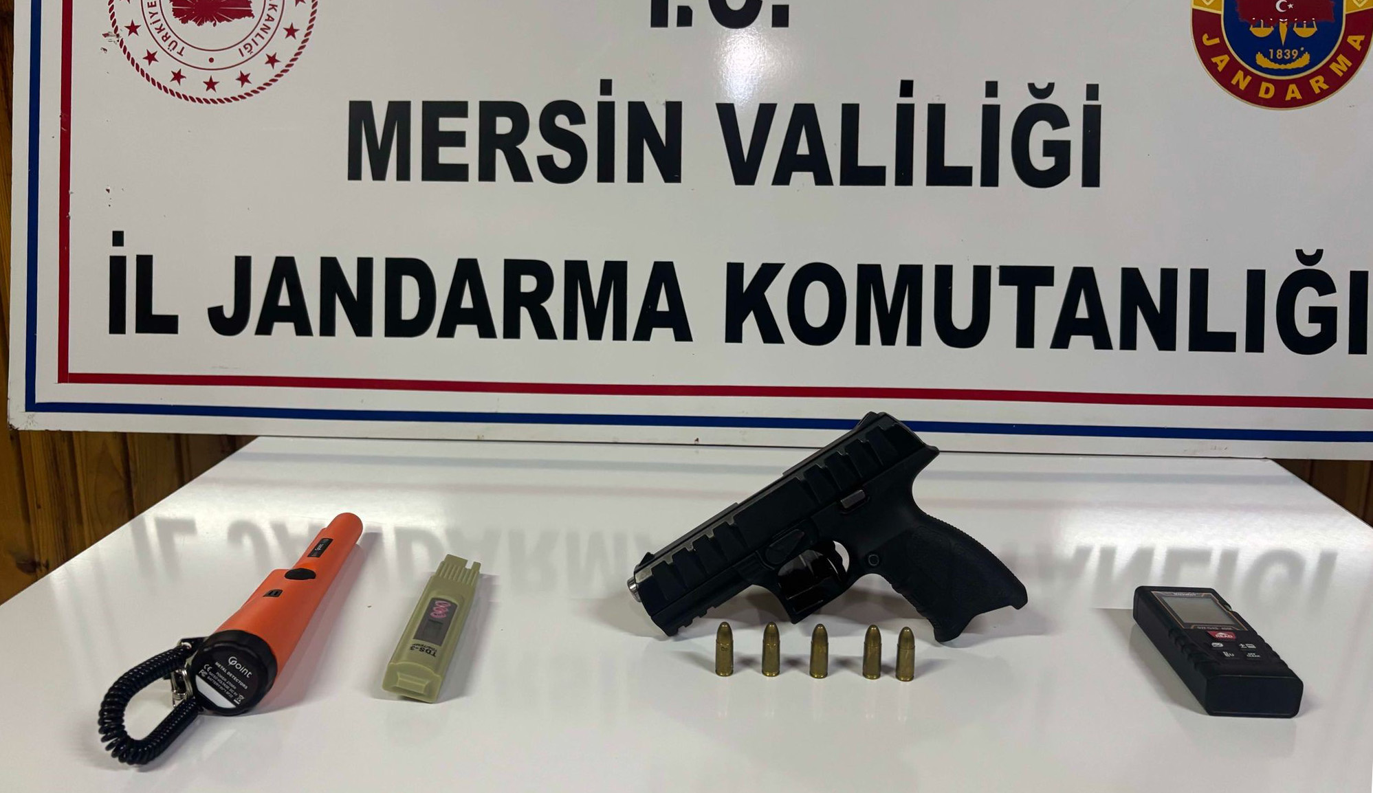 Aralarında eski valinin de bulunduğu 7 şahıs kaçak kazıdan yakalandı