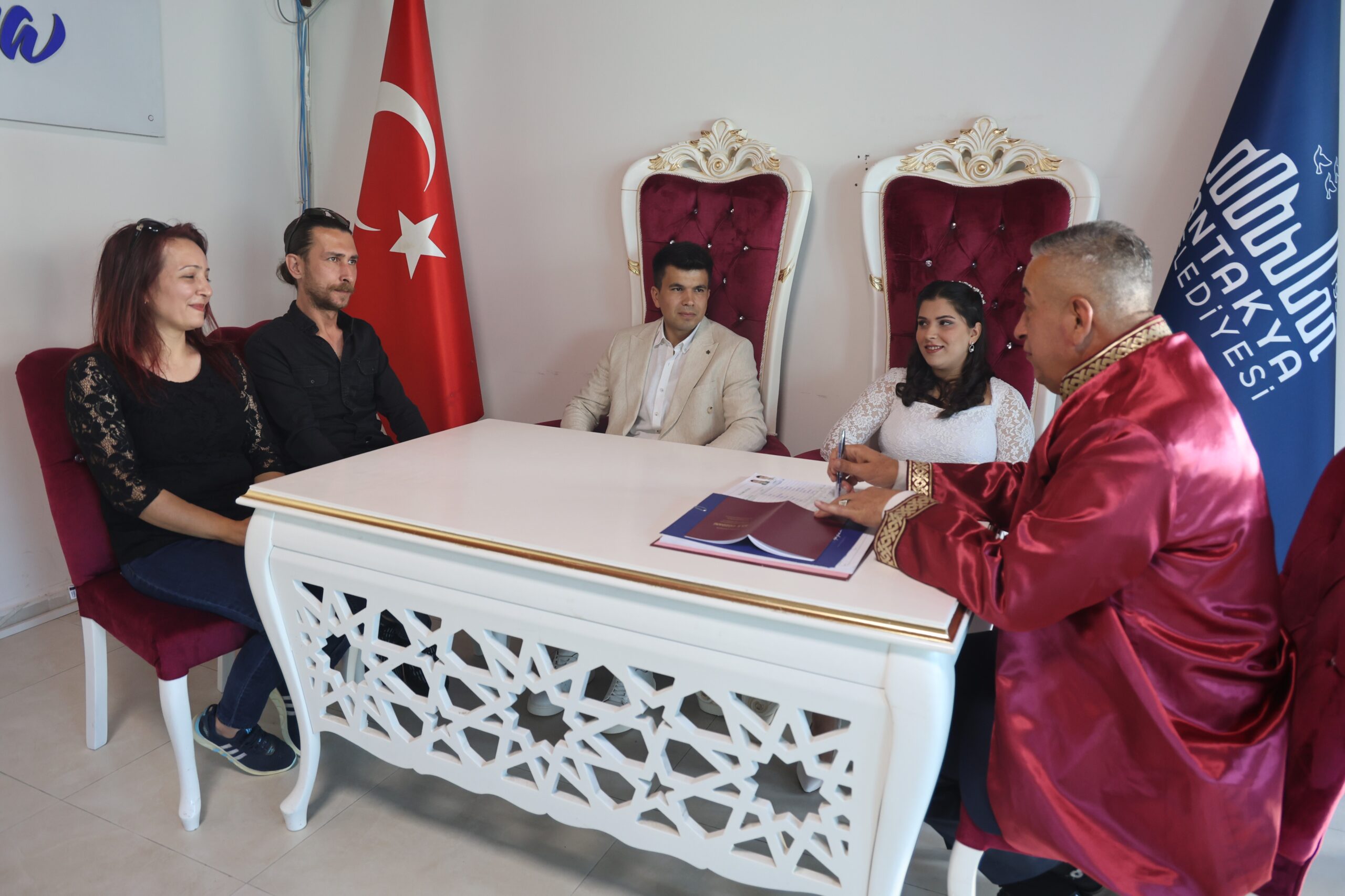 Aylar öncesinden ‘05.05.2025’ tarihini seçen çiftler nikah dairesinde yoğunluk oluşturdu