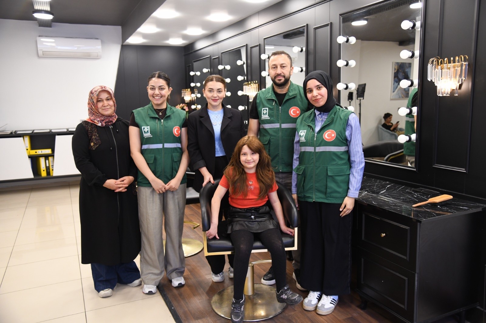 Başkan Çenet sözünü tuttu, Aysima saçlarına kavuştu