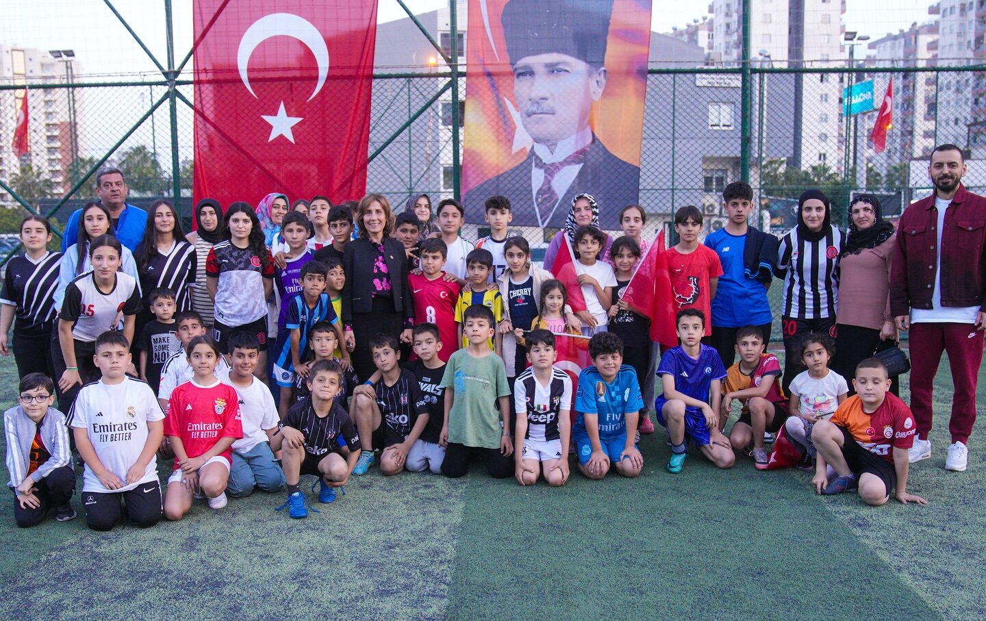 Başkan Tekin, spor okullu öğrencileri ve aileleriyle buluştu