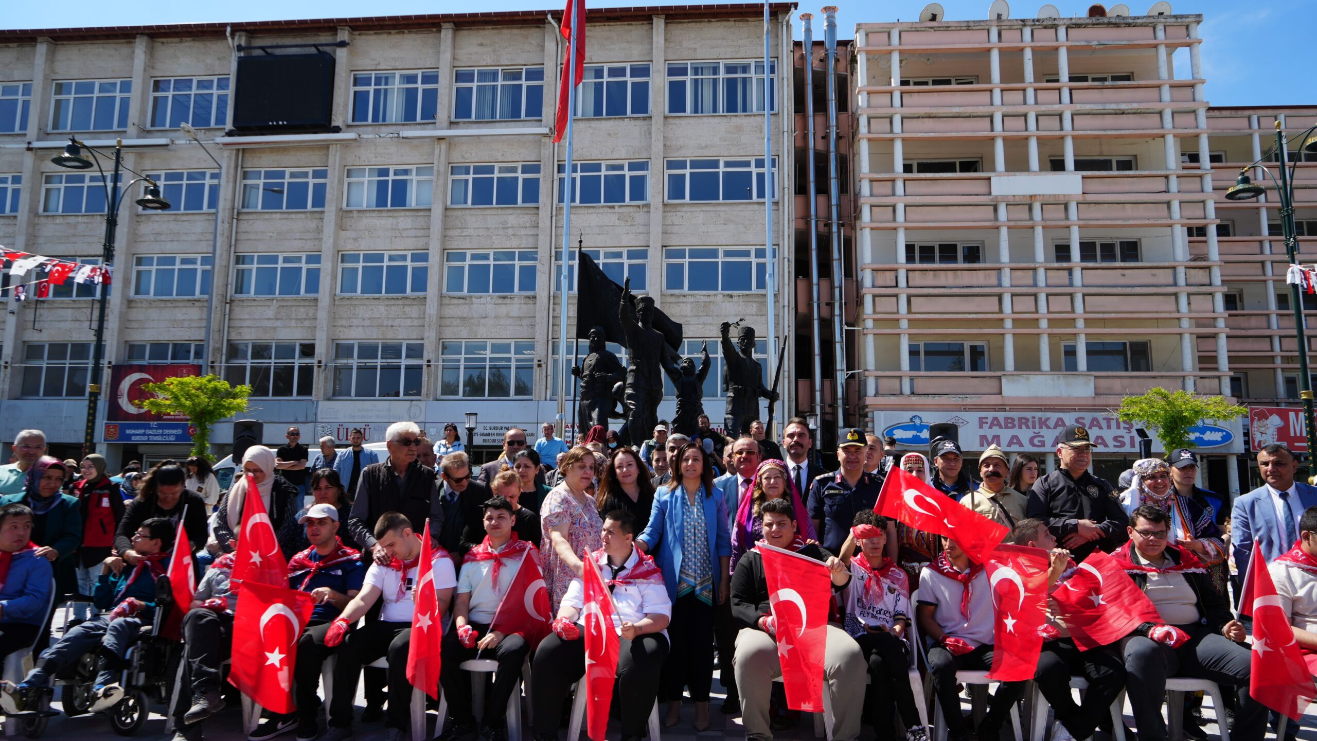 Burdur’da 14 engelli genç temsili askerlik görevi için kışlaya uğurlandı