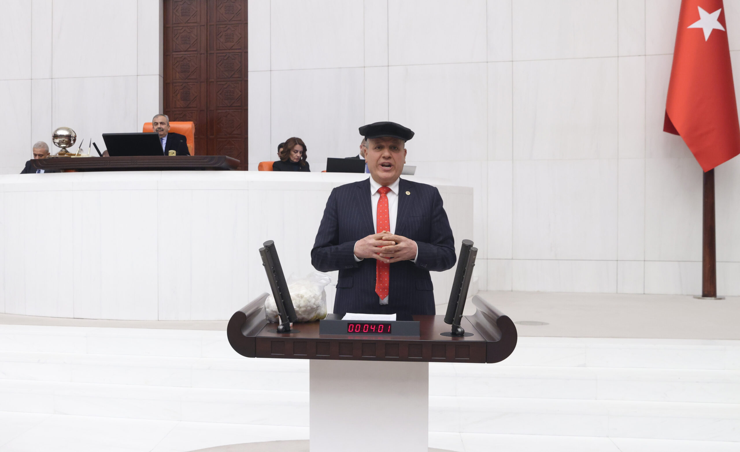 CHP’li Ayhan Barut: “Tarımdaki acı tablo yürekleri dağlıyor”