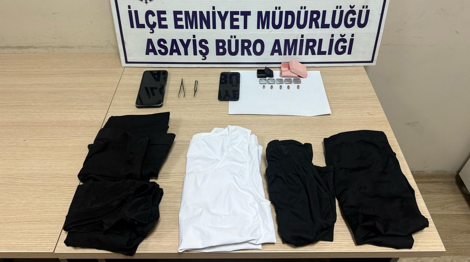 Ehliyet sınavında çamaşır içerisine yerleştirdikleri düzenekle kopya çekmeye çalıştılar