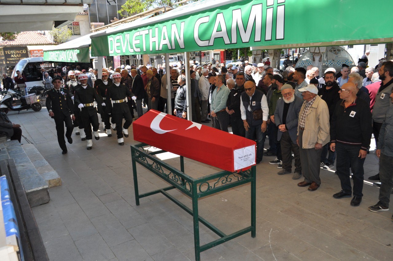 Emekli Astsubay Nuri Apalak, askeri törenle son yolculuğuna uğurlandı