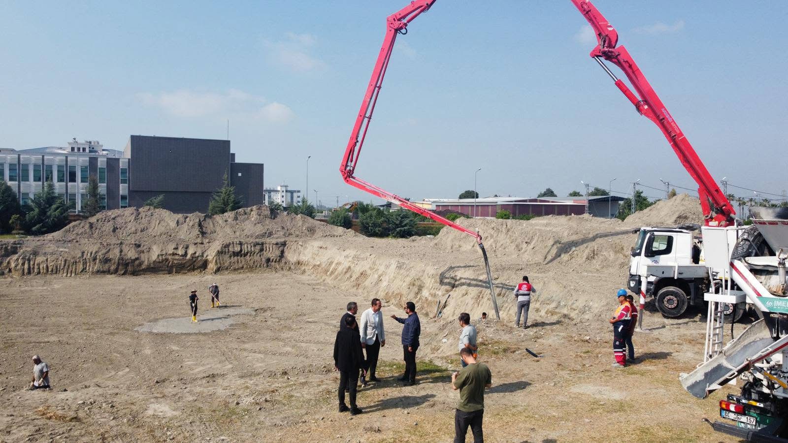 Erzin’de yarı olimpik yüzme havuzunun yapımına başlandı
