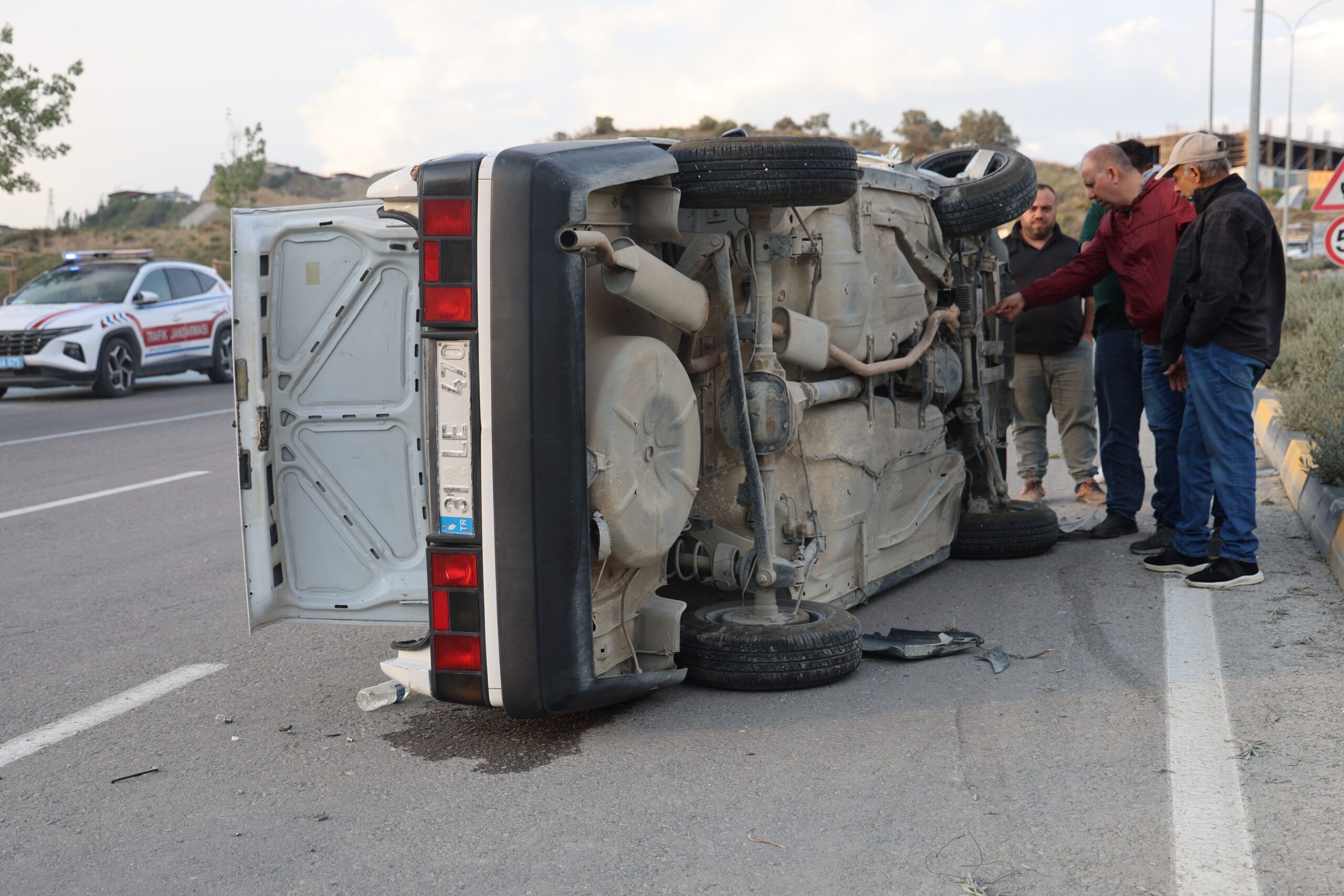 Fiat Tofaş’ın hurdaya döndüğü kazada 4 kişi yaralandı