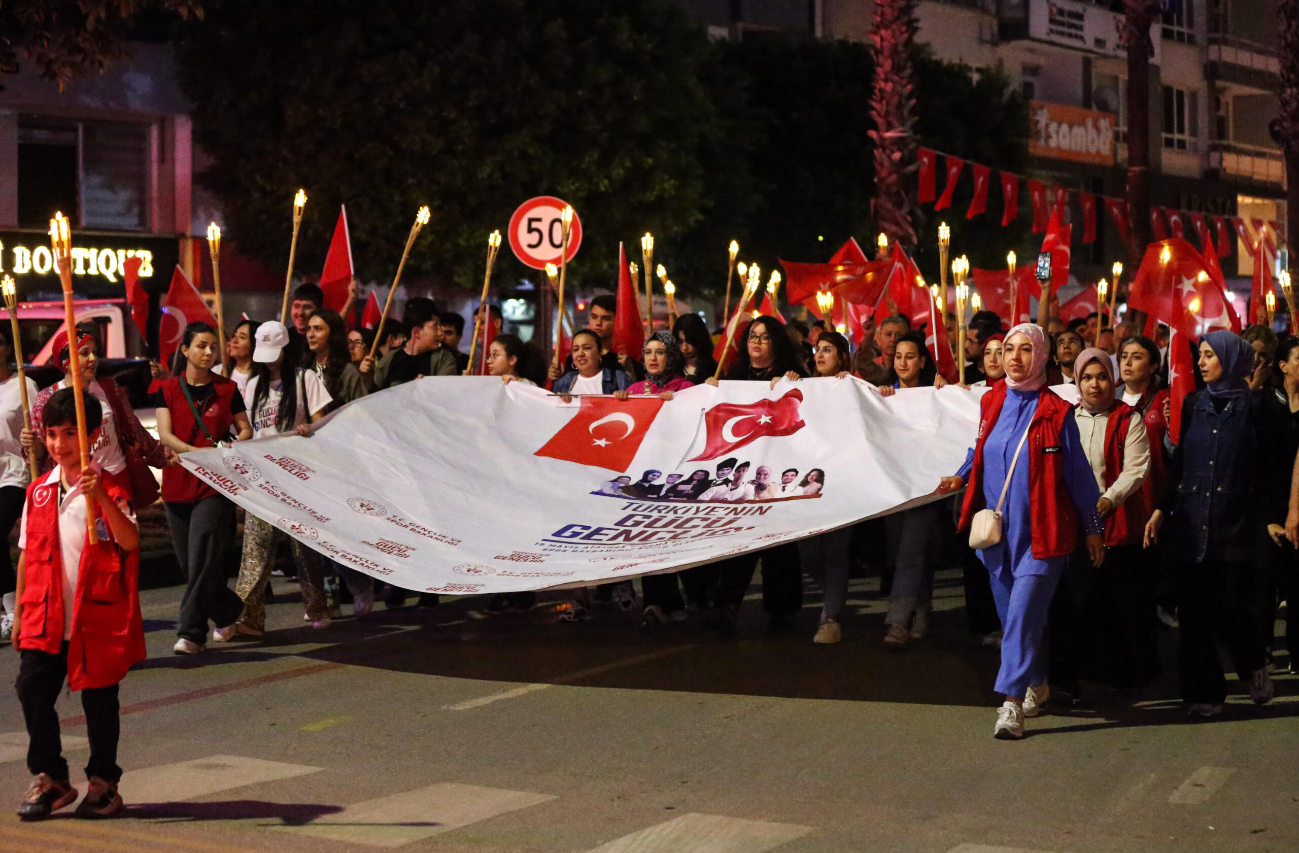 Gençlik Haftası Adana’da coşkuyla kutlandı