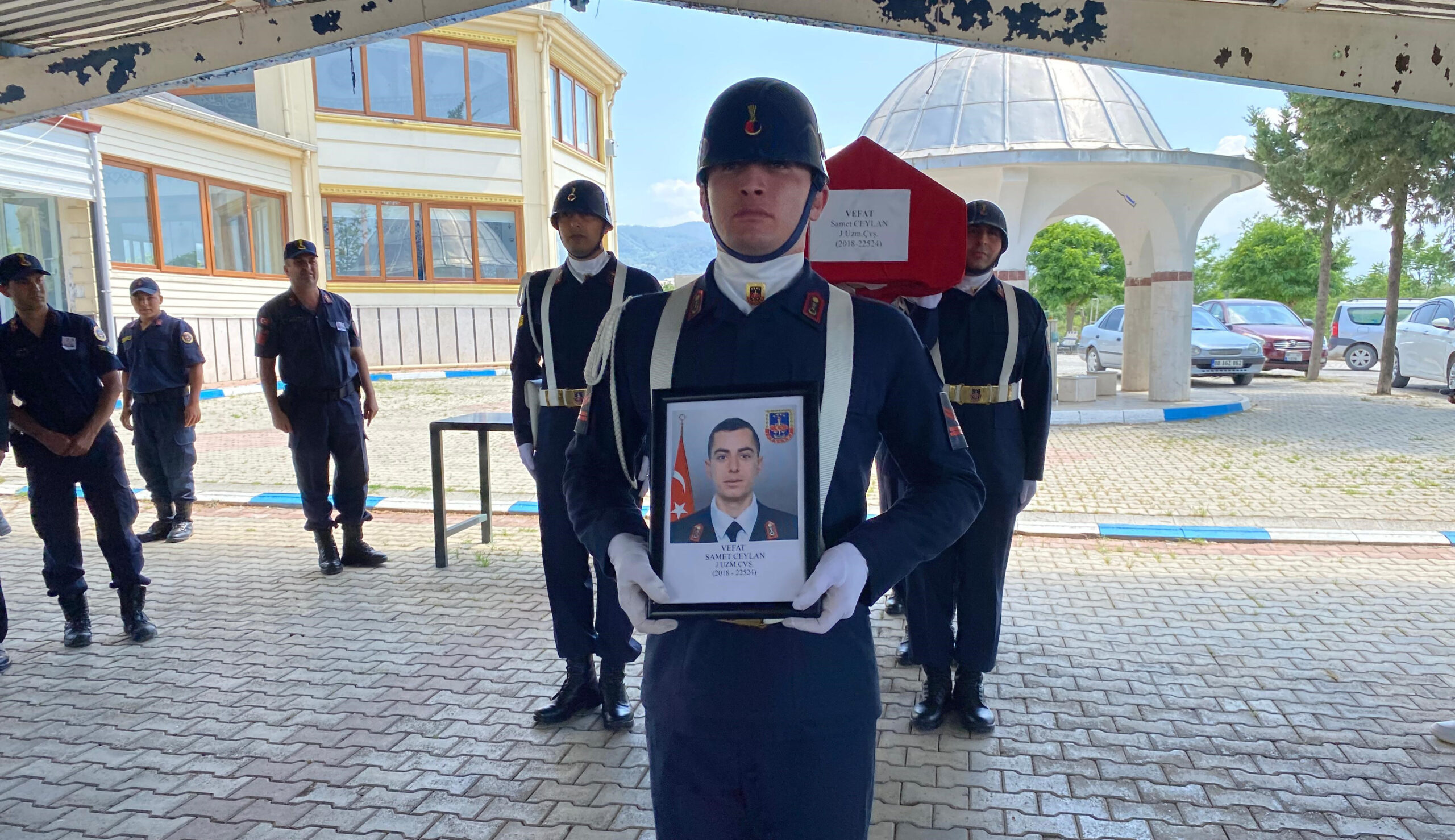 Hastalığa yenik düşen uzman çavuş son yolculuğuna uğurlandı