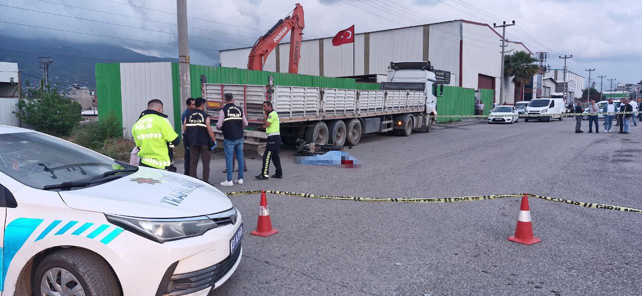Hatay’da tırla çarpışan motosiklet sürücüsü hayatını kaybetti