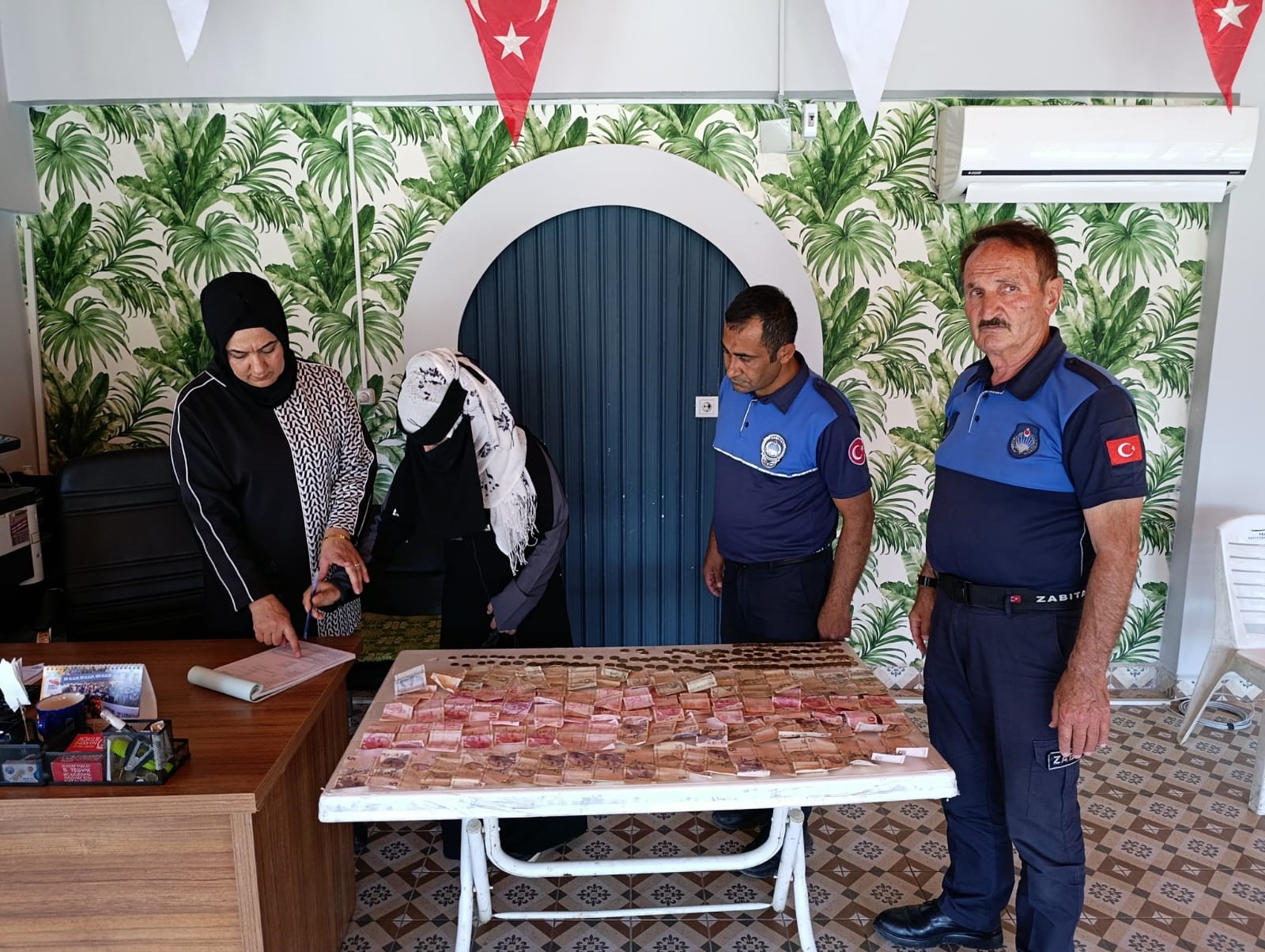 Hatay’da yarım günde bin 193 TL kazanan dilenciye ceza