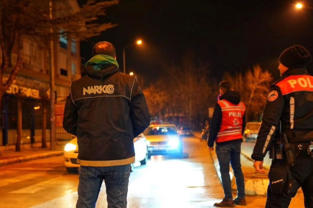 Isparta’da asayiş ve trafik uygulamasında 12 sürücüye ceza kesildi