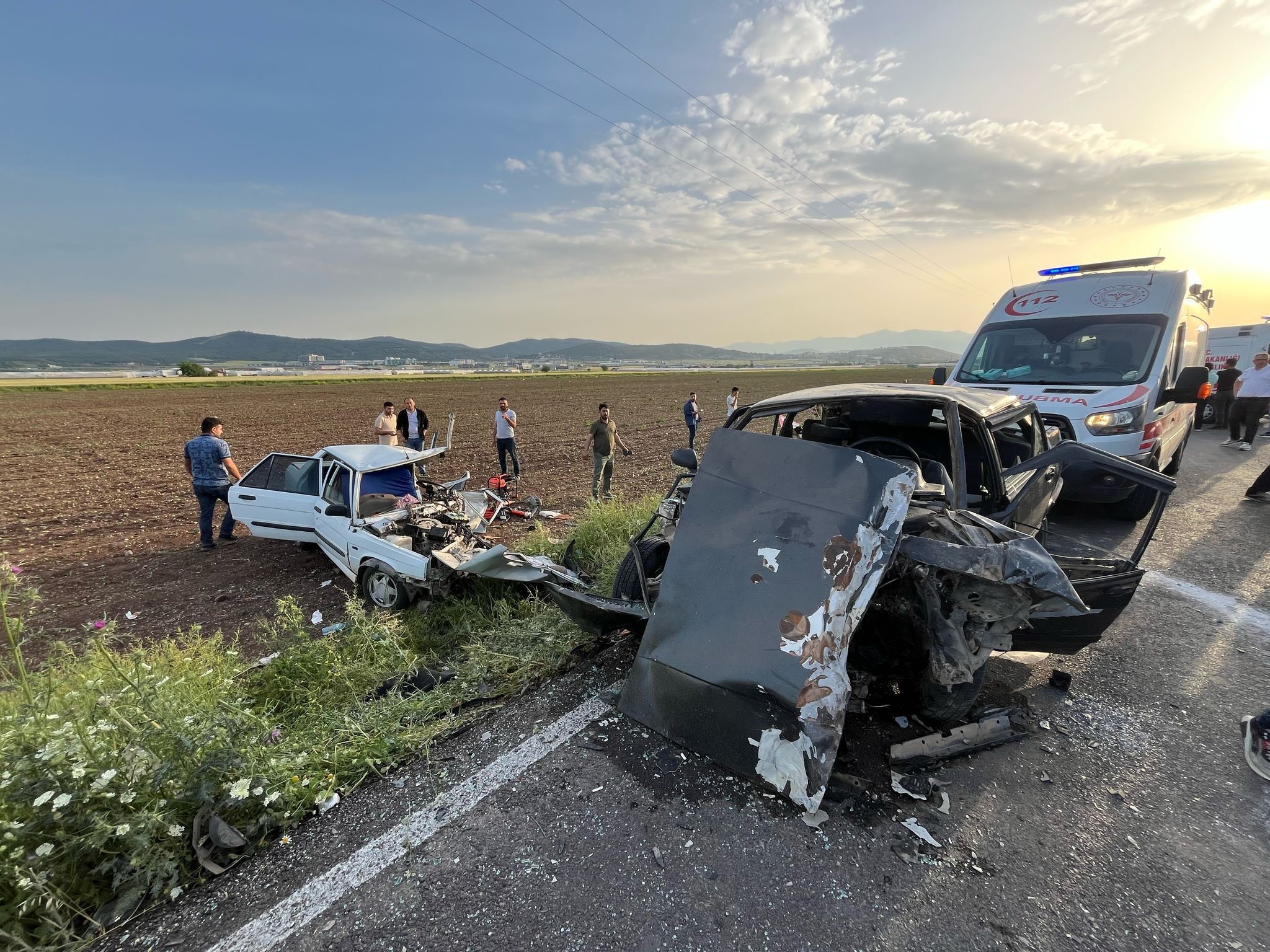 Kahramanmaraş’ta otomobiller kafa kafaya çarpıştı: 2 ölü, 4 yaralı