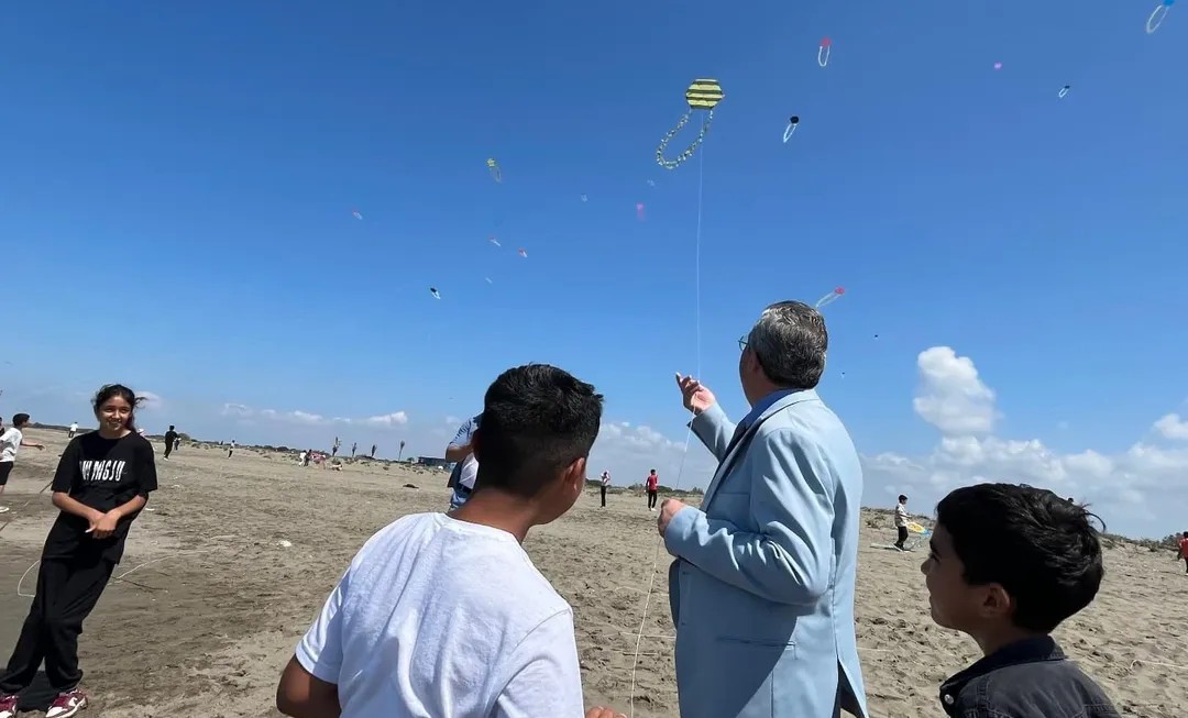 Karataş’ta uçurtma şenliği ile gökyüzü renklendi