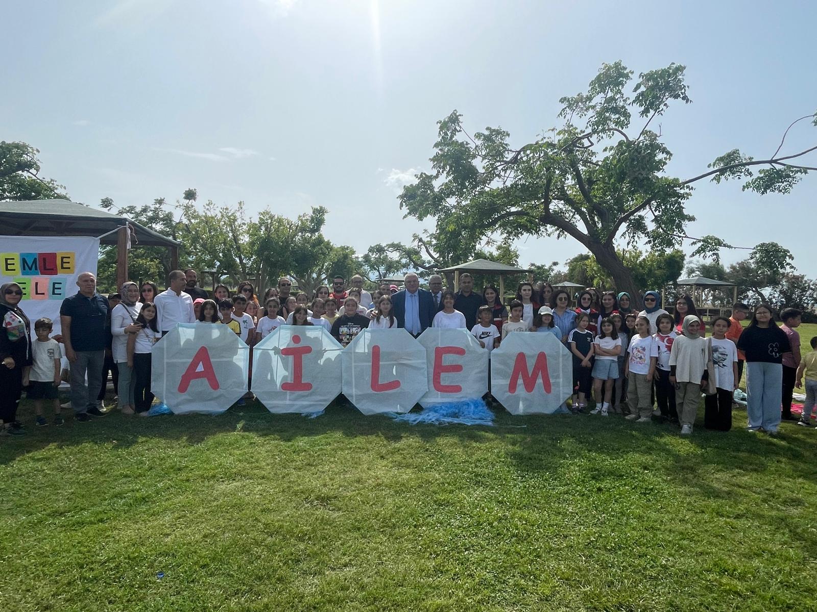 Kumluca’da ‘Aile Yılı’na özel uçurtma şenliği ve boyama etkinliği