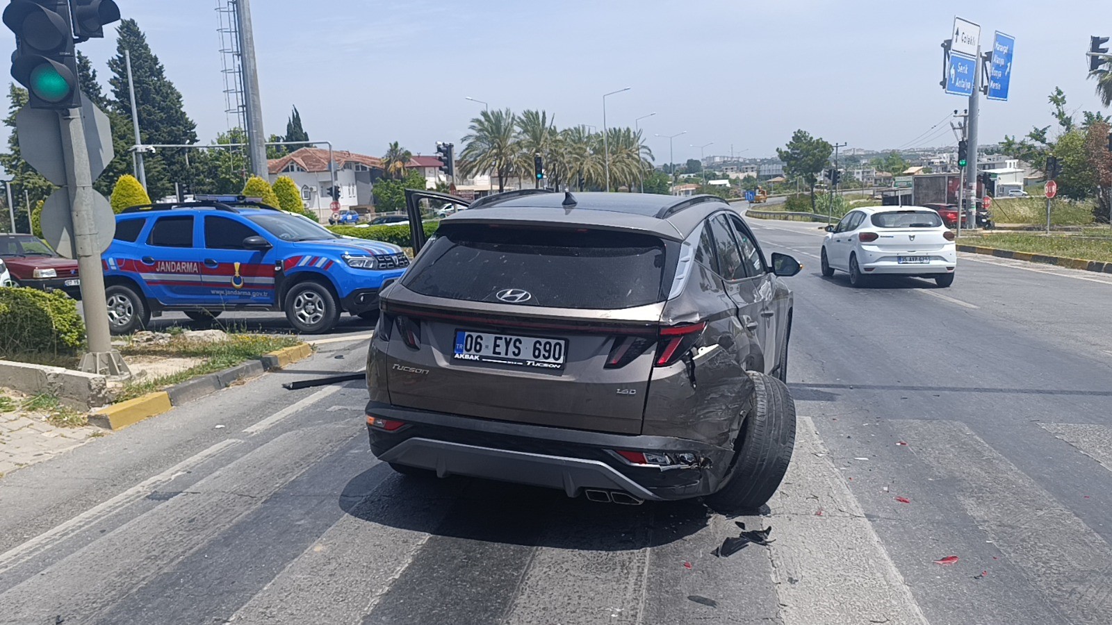 Manavgat’ta kamyonet ile çarpışan otomobilin sürücüsü yaralandı