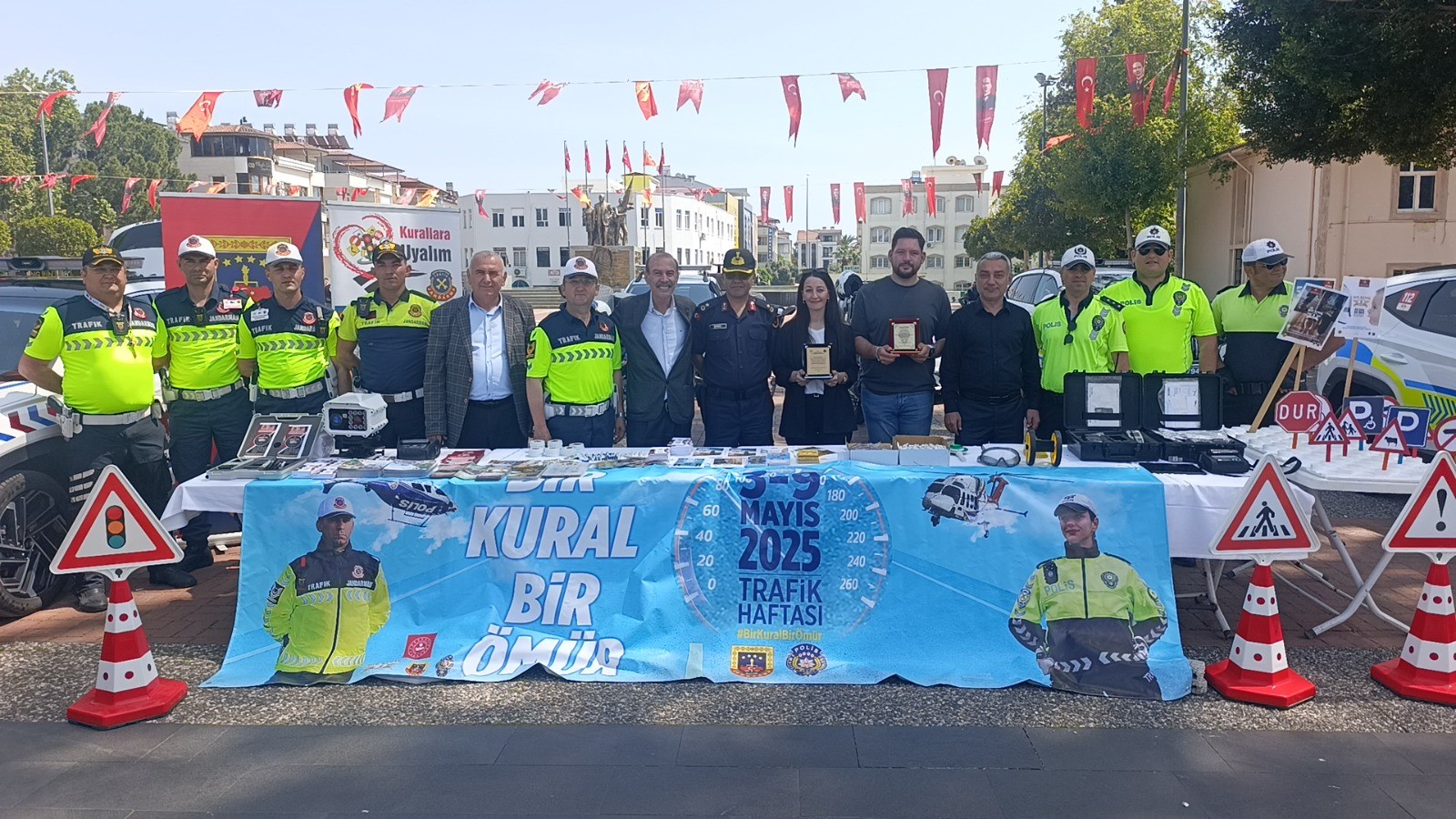Manavgat’ta örnek sürücülere plaket verildi