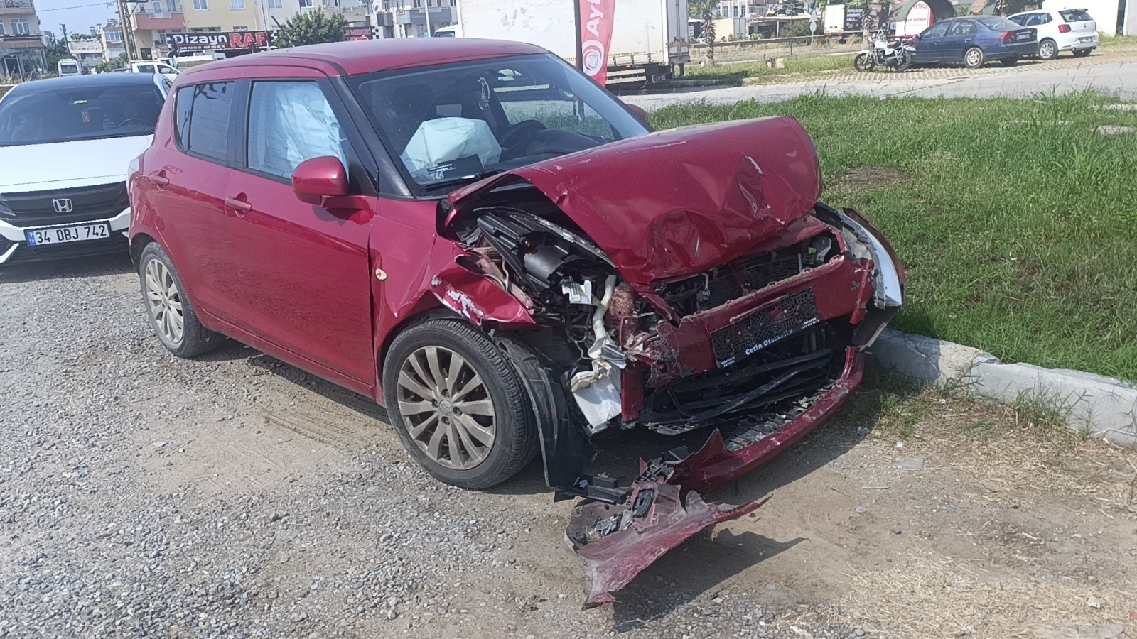 Manavgat’ta otomobil ile kamyonet çarpıştı: 1 yaralı