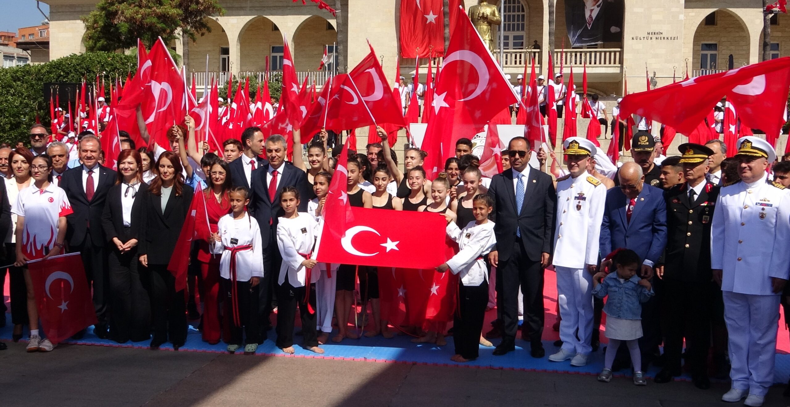 Mersin’de 19 Mayıs coşkuyla kutlandı