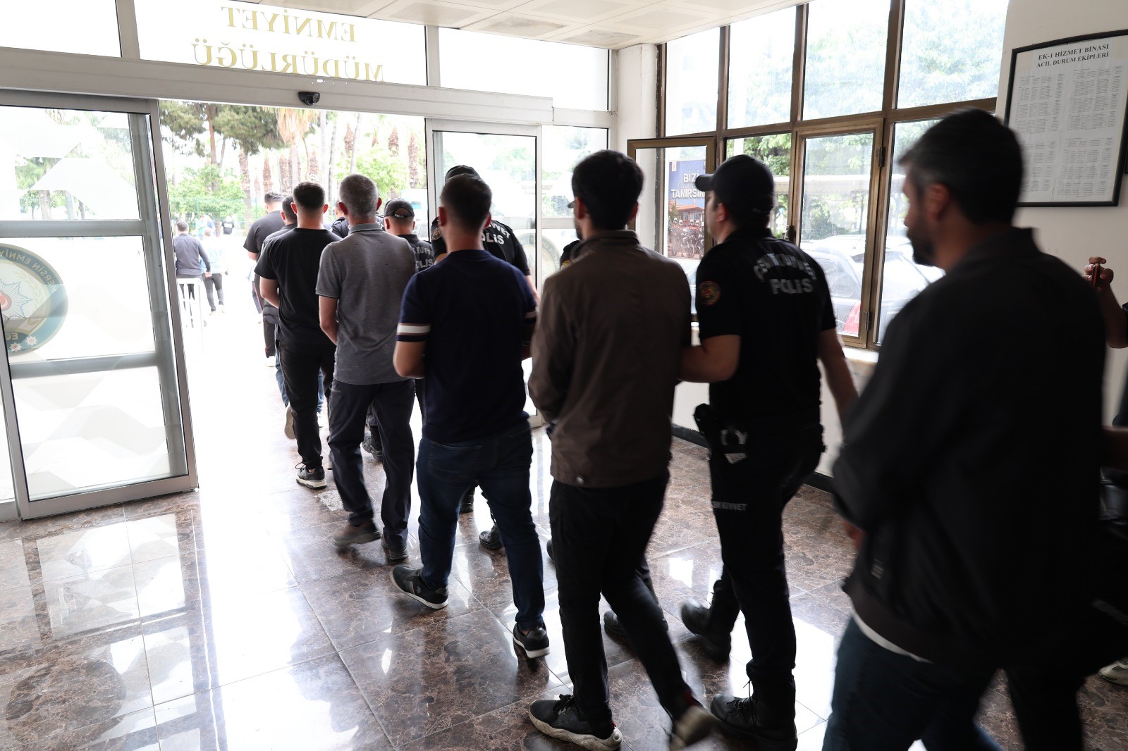 Mersin’de 50 milyonluk ‘change’ operasyonu: 15 tutuklama