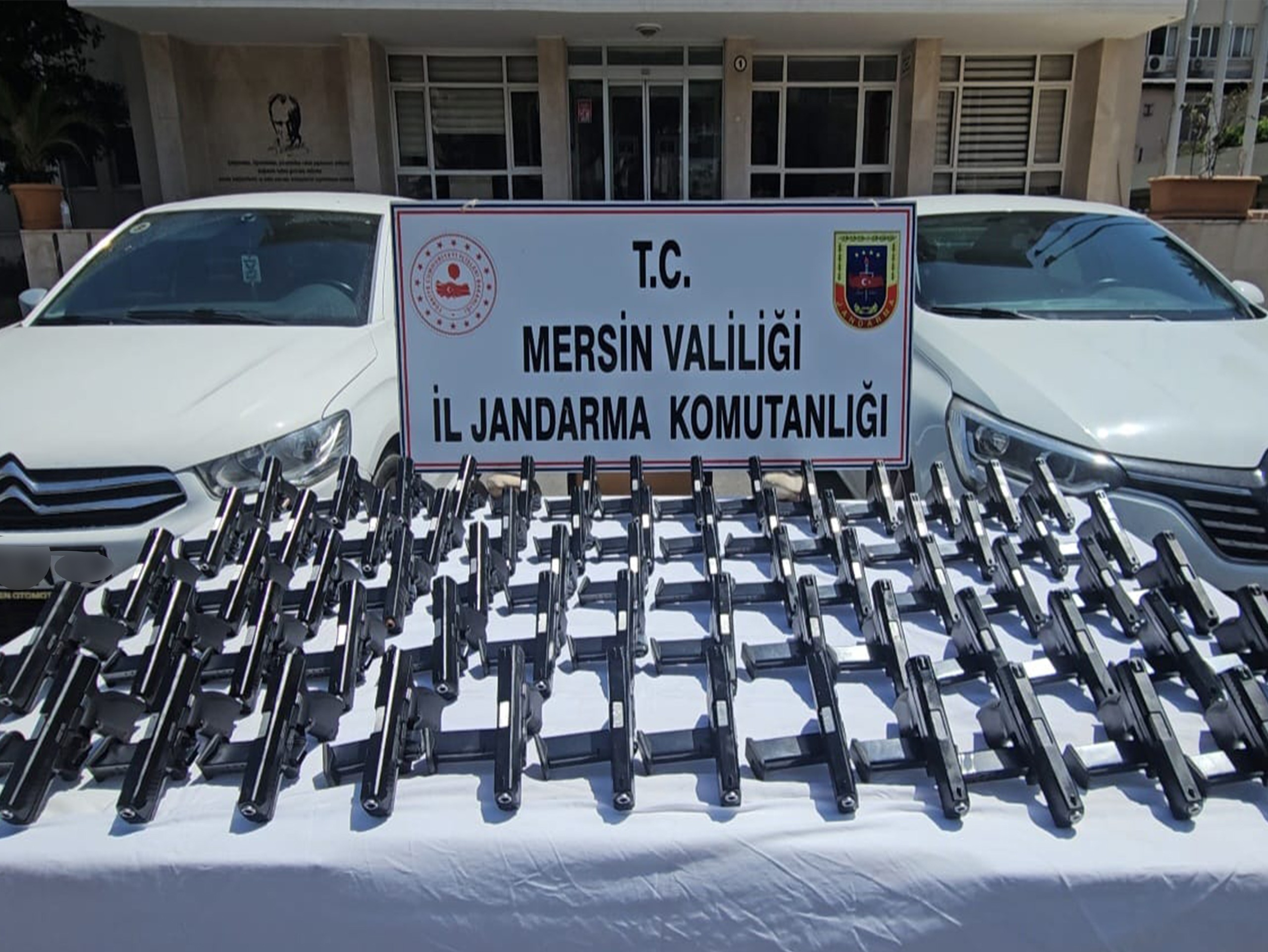 Mersin’de 70 ruhsatsız tabanca ele geçirildi