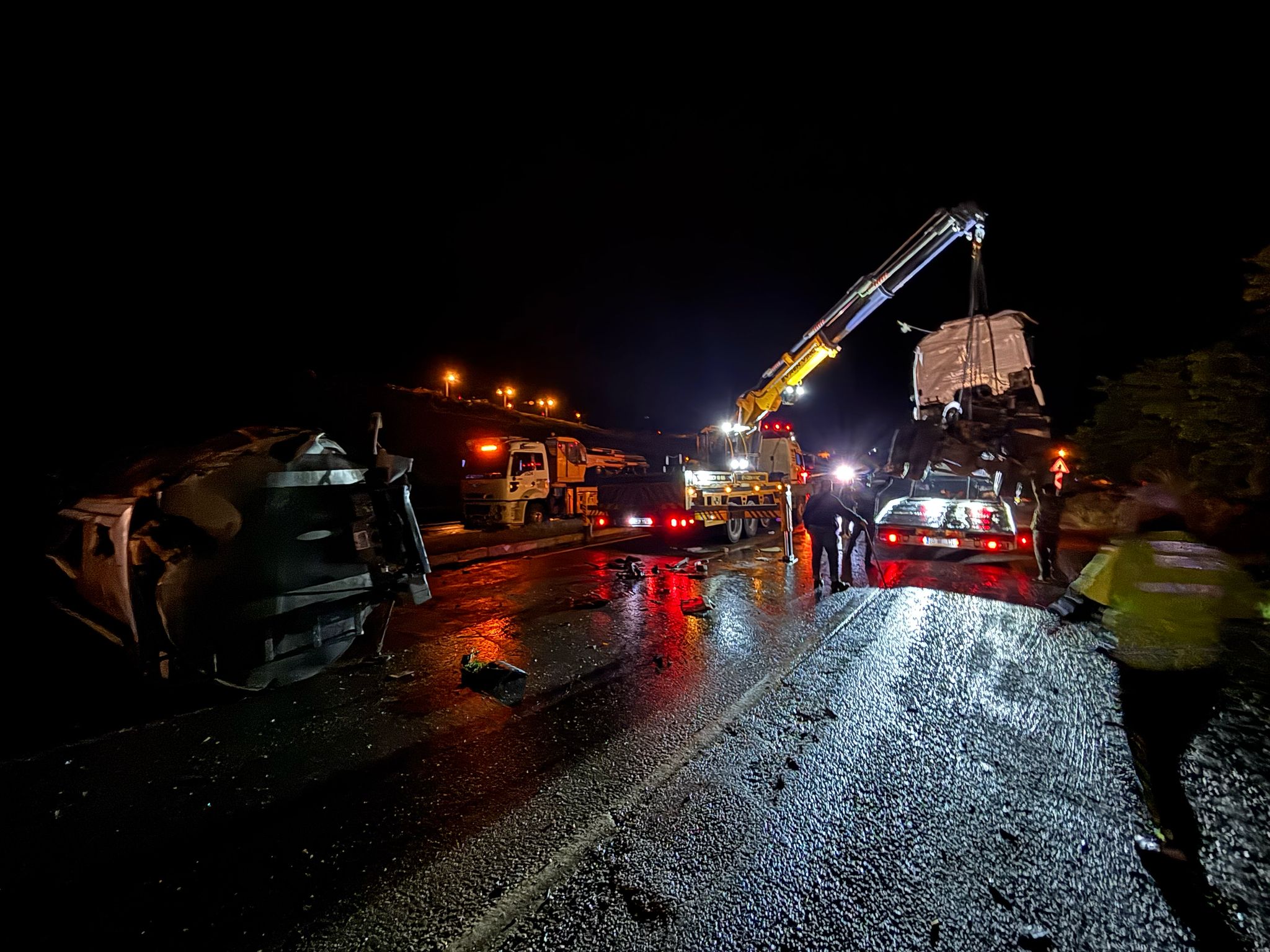 Osmaniye’de mazot yüklü tanker devrildi