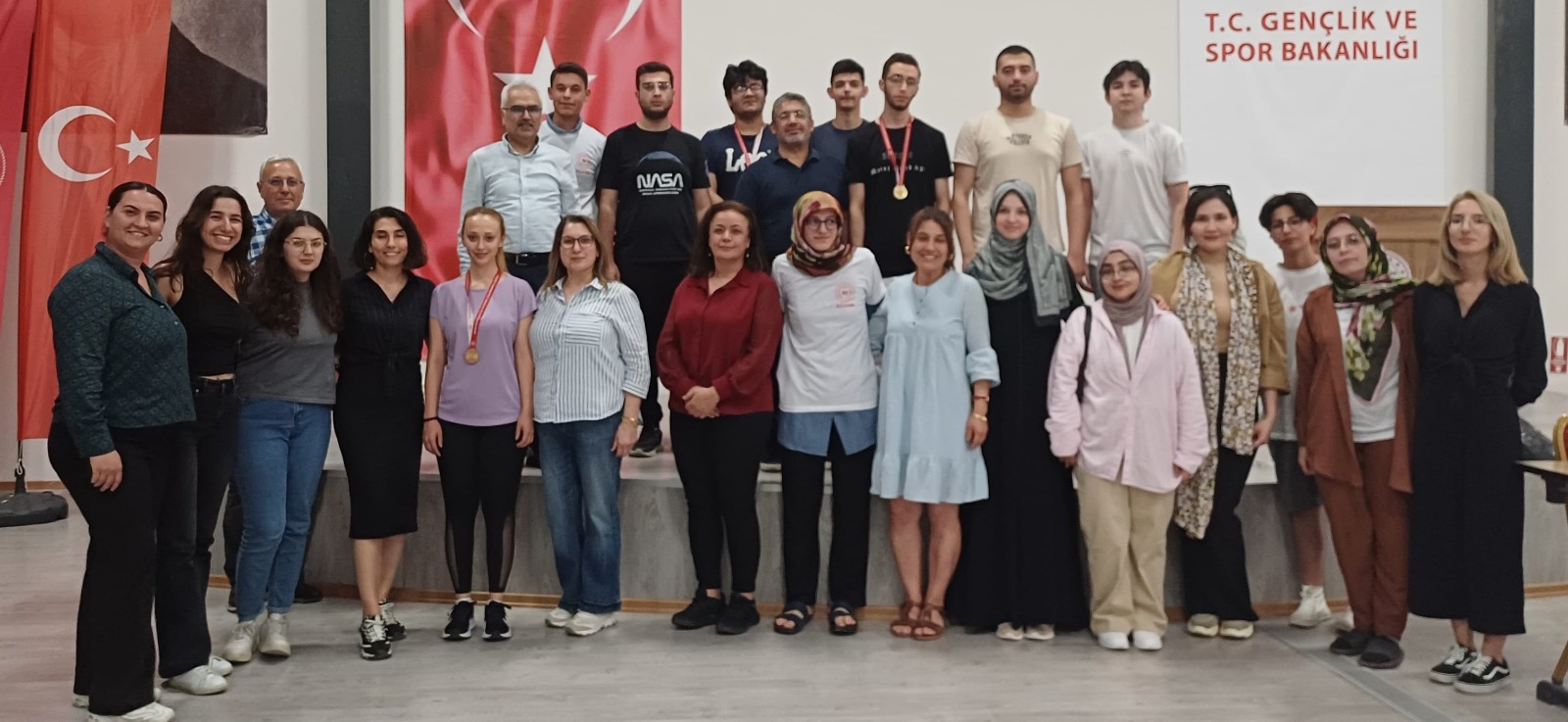 Dostluk kazandı