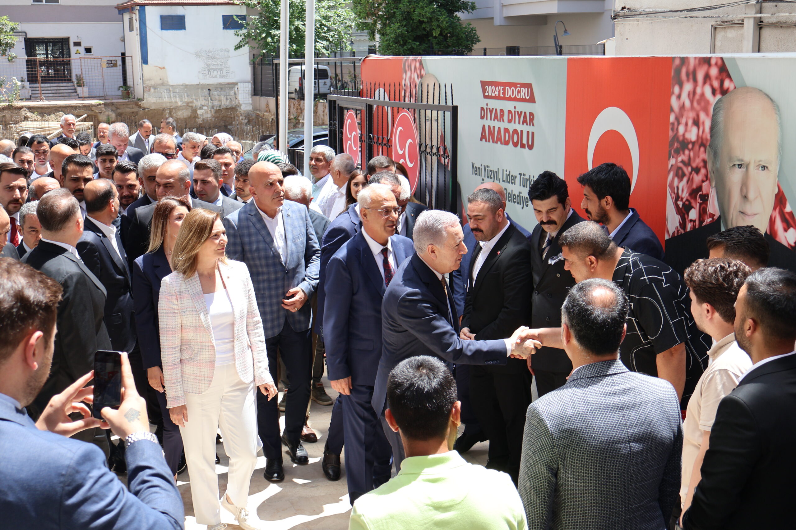 MHP Genel Başkan Yardımcısı Sadir Durmaz’dan Partisinin İl Başkanlığına ziyaret