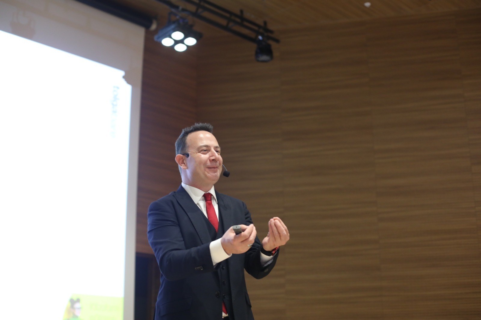 Tolga Bare’den genç iletişimcilere türkçe semineri